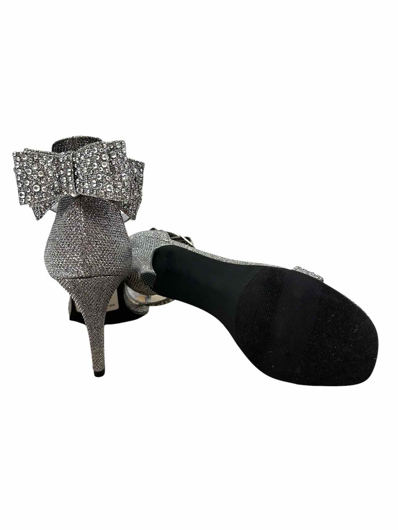 Material Girl Silver Shoe Size 8 Dress Sandal