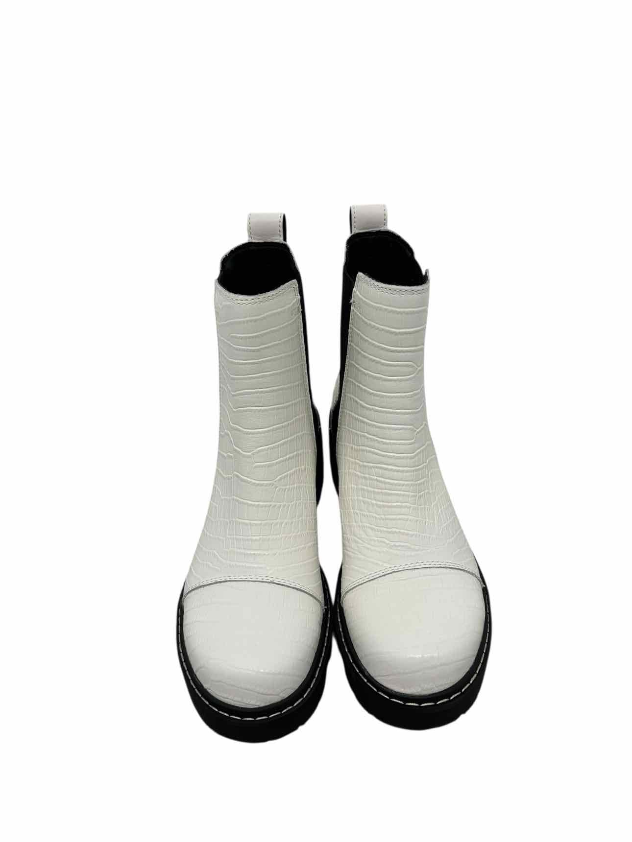 Sorel Joan Now Waterproof Chelsea Boots  White Shoe Size 9.5 **NEW**