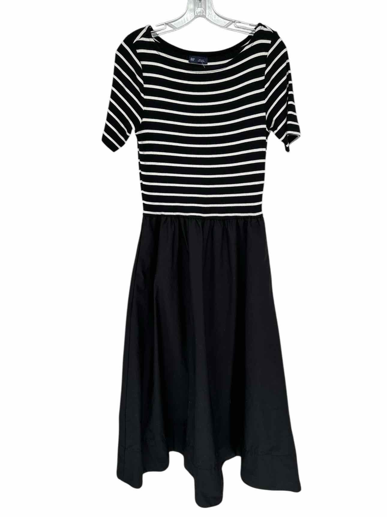 GAP Black/White Dress Size M