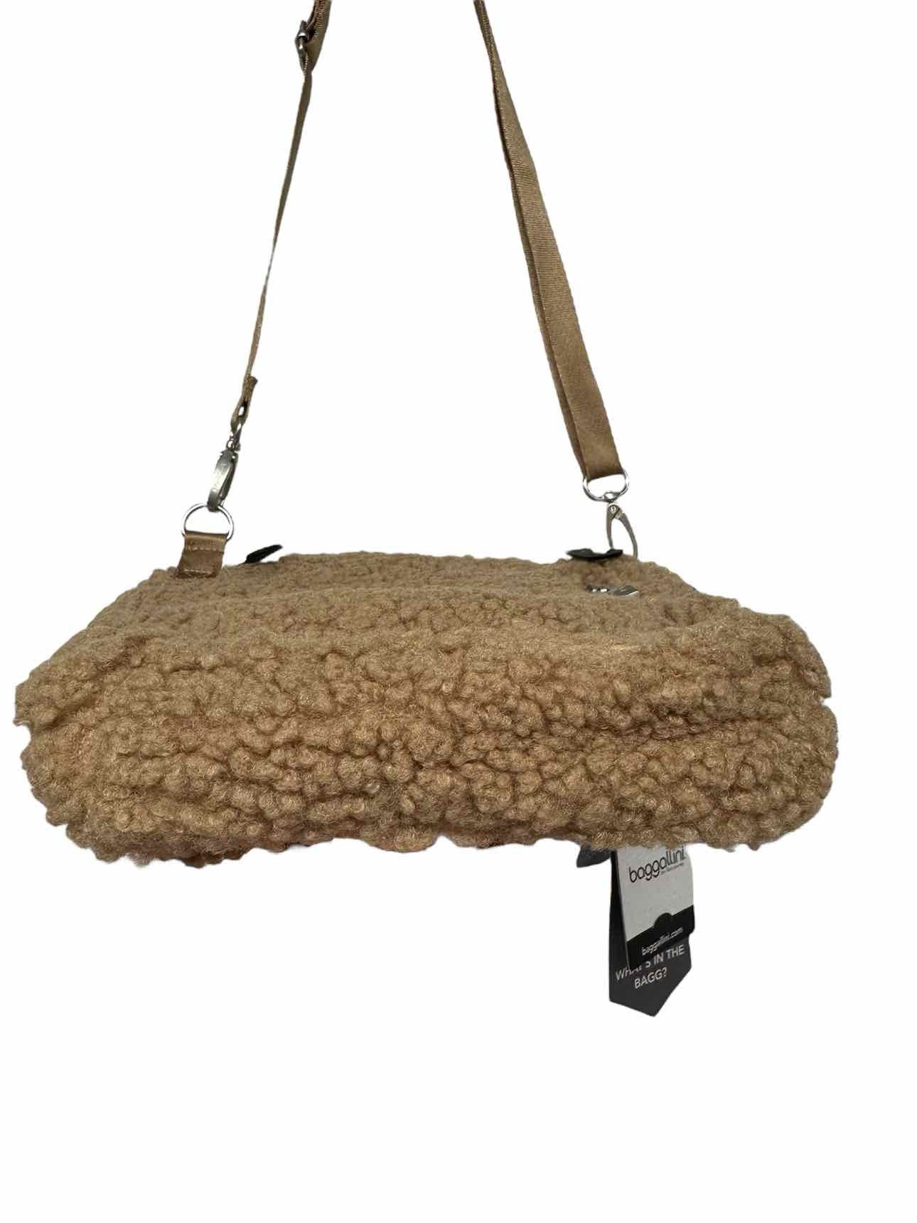 Baggallini Modern Pocket Crossbody Beige Sherpa **NEW**