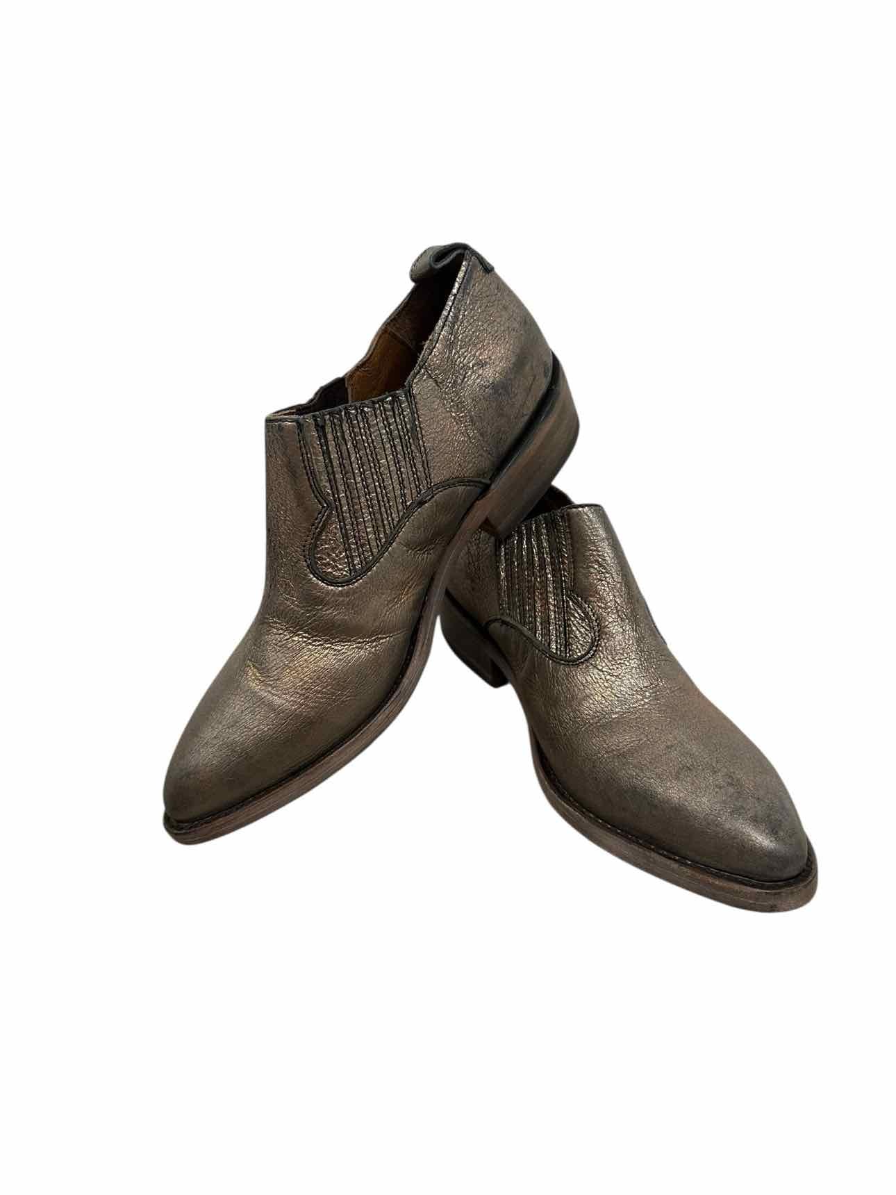 Frye Billy Shootie in Golden Silver **NEW**