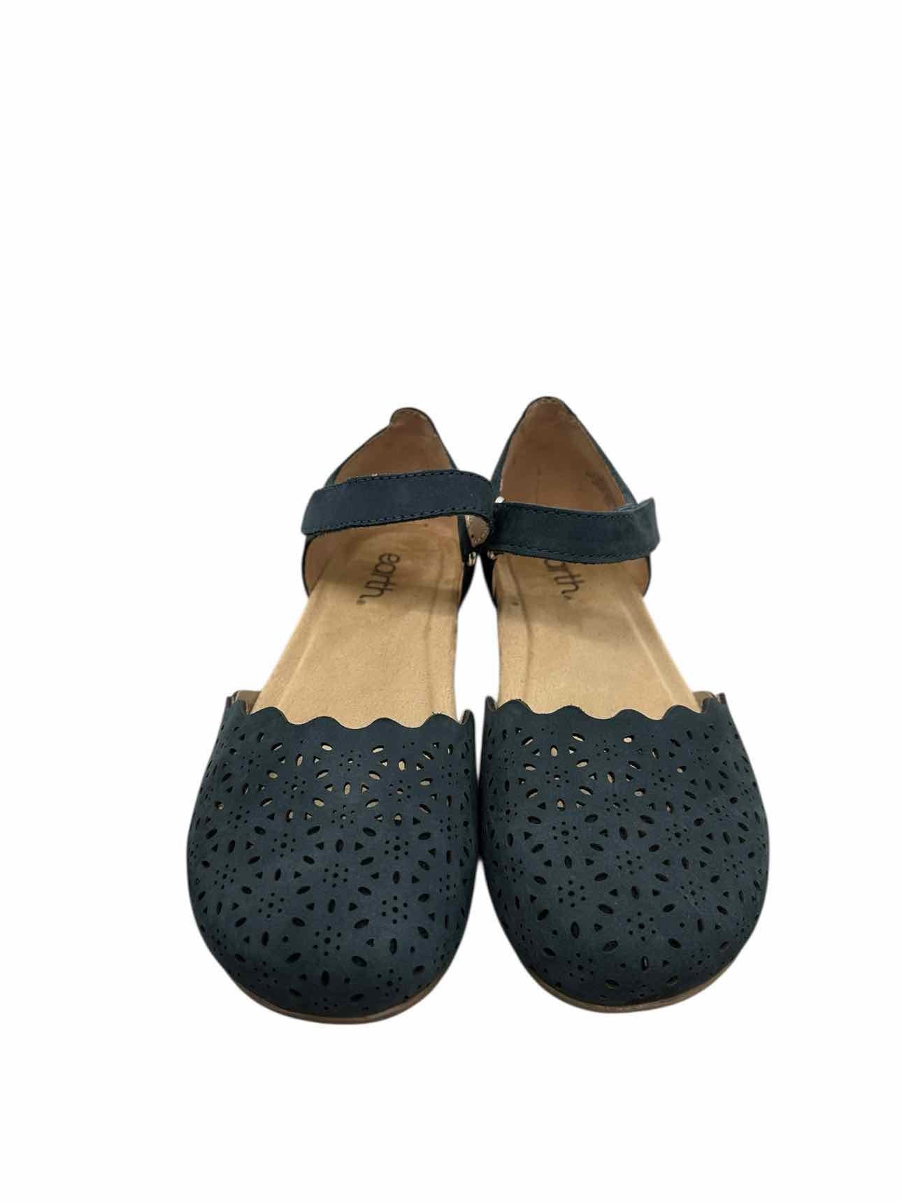 Earth Brynn Perforated Mary Janes Navy Shoe Size 7