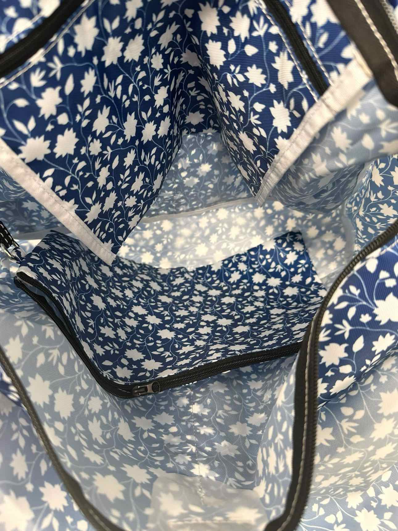 Scout Going Places Medium Tote w/ Pouch **NEW**