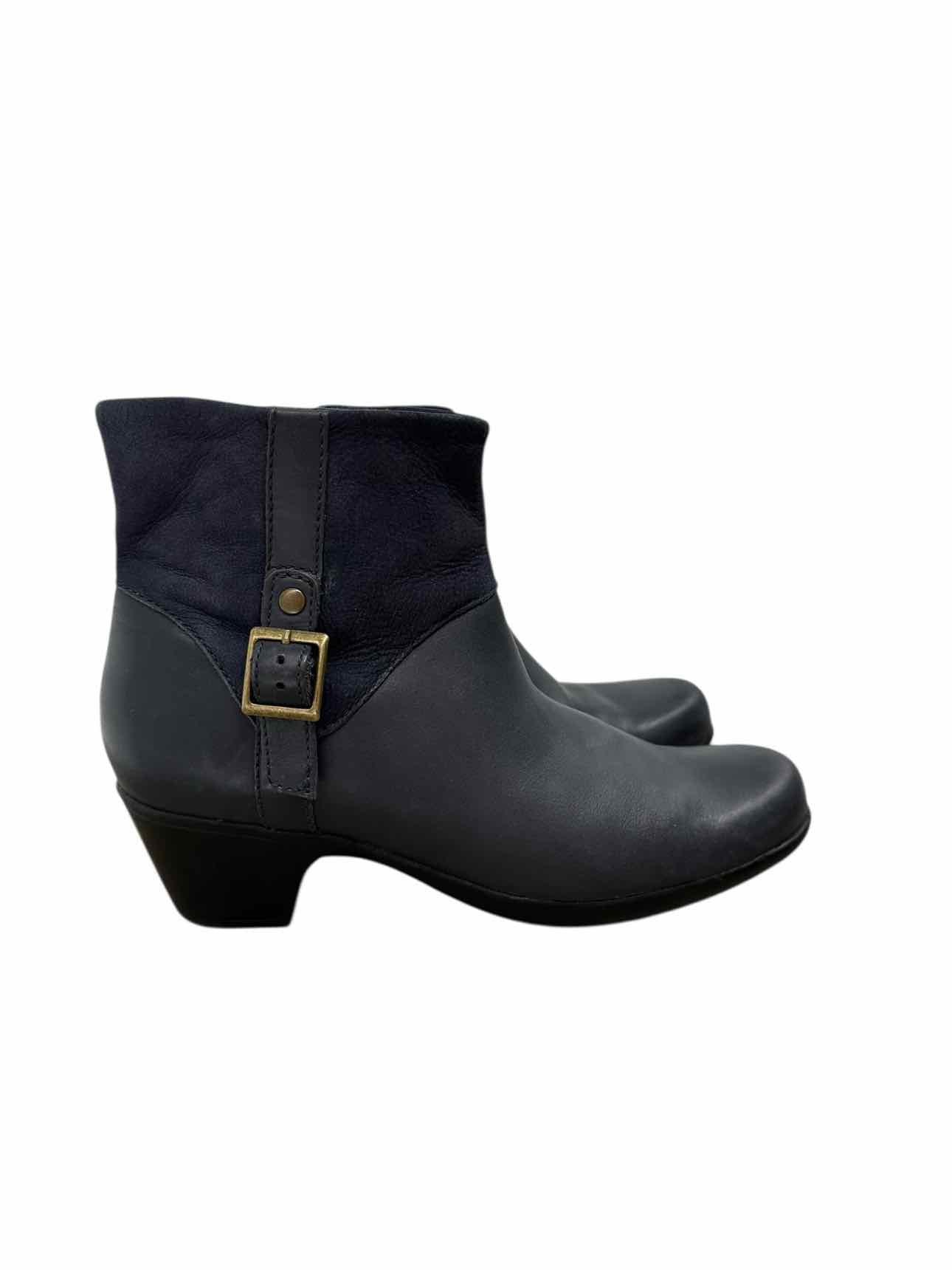 Clarks Navy Shoe Size 7 Bootie