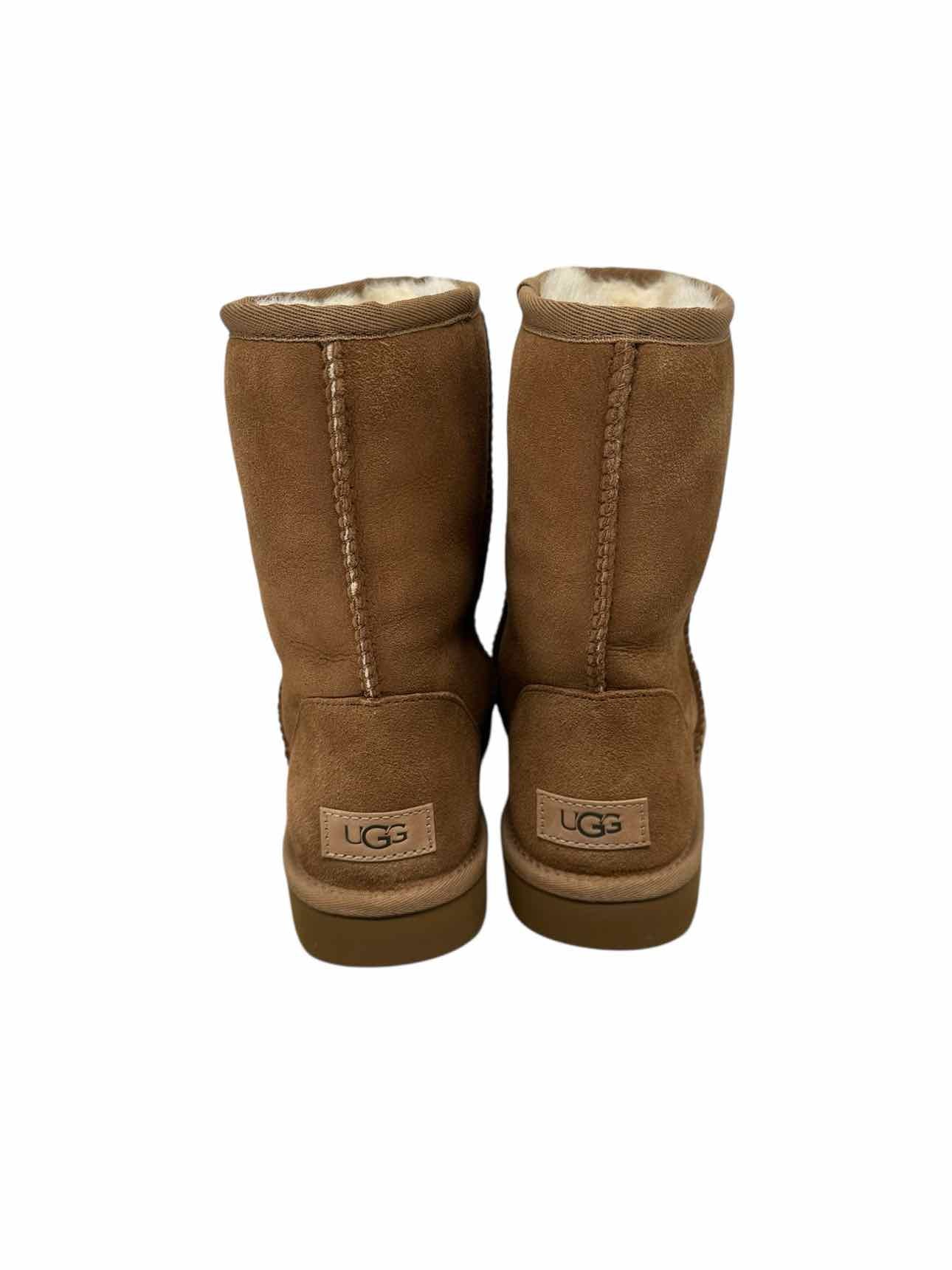 Ugg Classic Short II Tan Boots Shoe Size 9 **NEW**