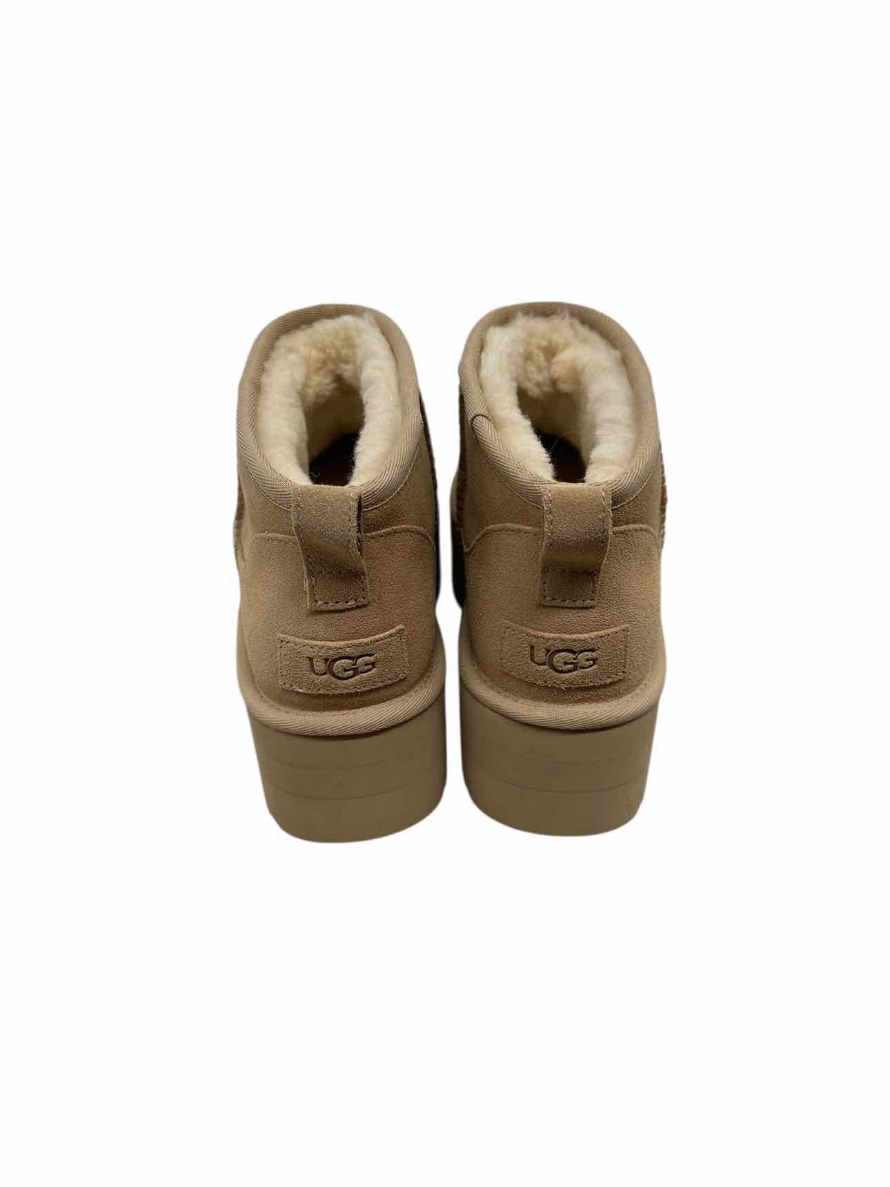Ugg Beige Ultra Mini Platform Shoe Size 9 **NEW**