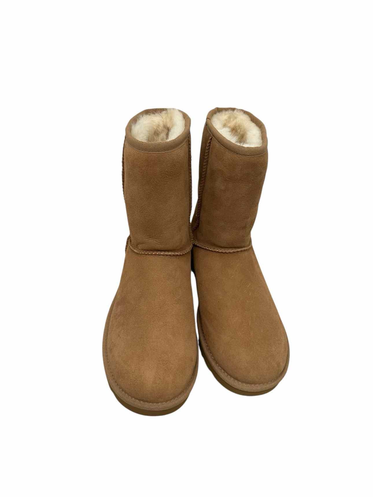 Ugg Classic Short II Tan Boots Shoe Size 9 **NEW**