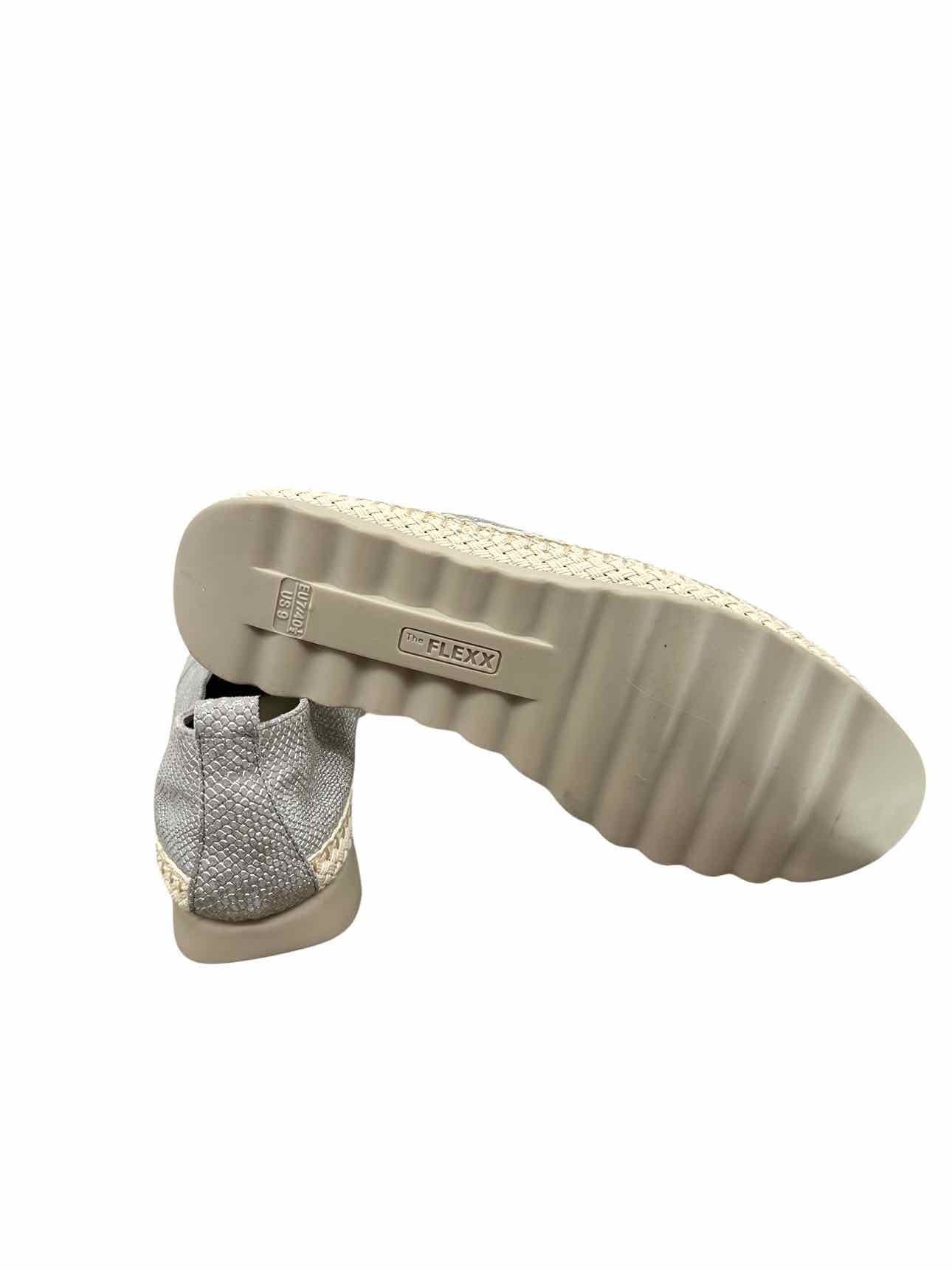 Vera Pelle Chappie Snakeskin Embossed Silver Slip Ons Shoe Size 9 **NEW**