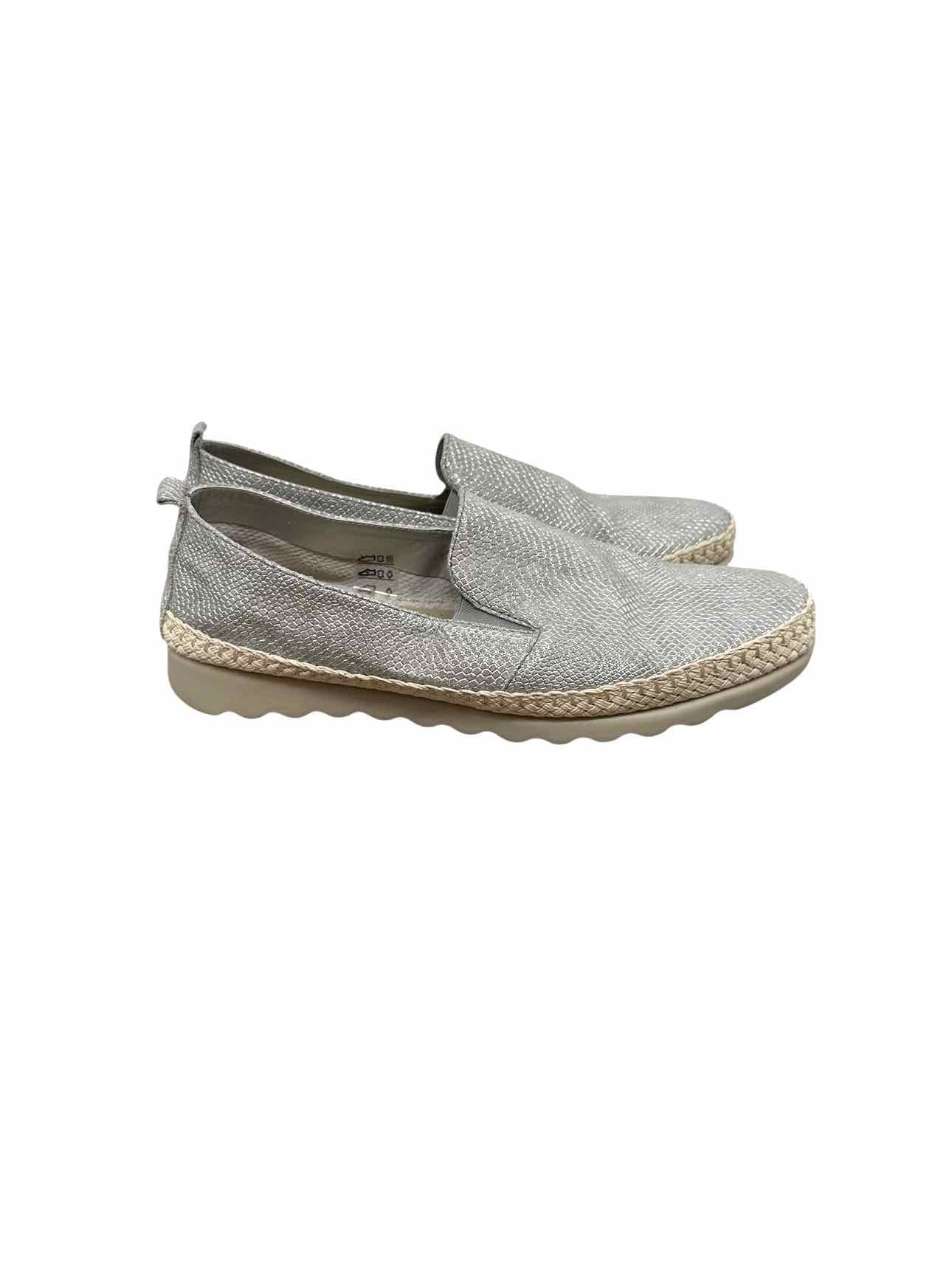Vera Pelle Chappie Snakeskin Embossed Silver Slip Ons Shoe Size 9 **NEW**