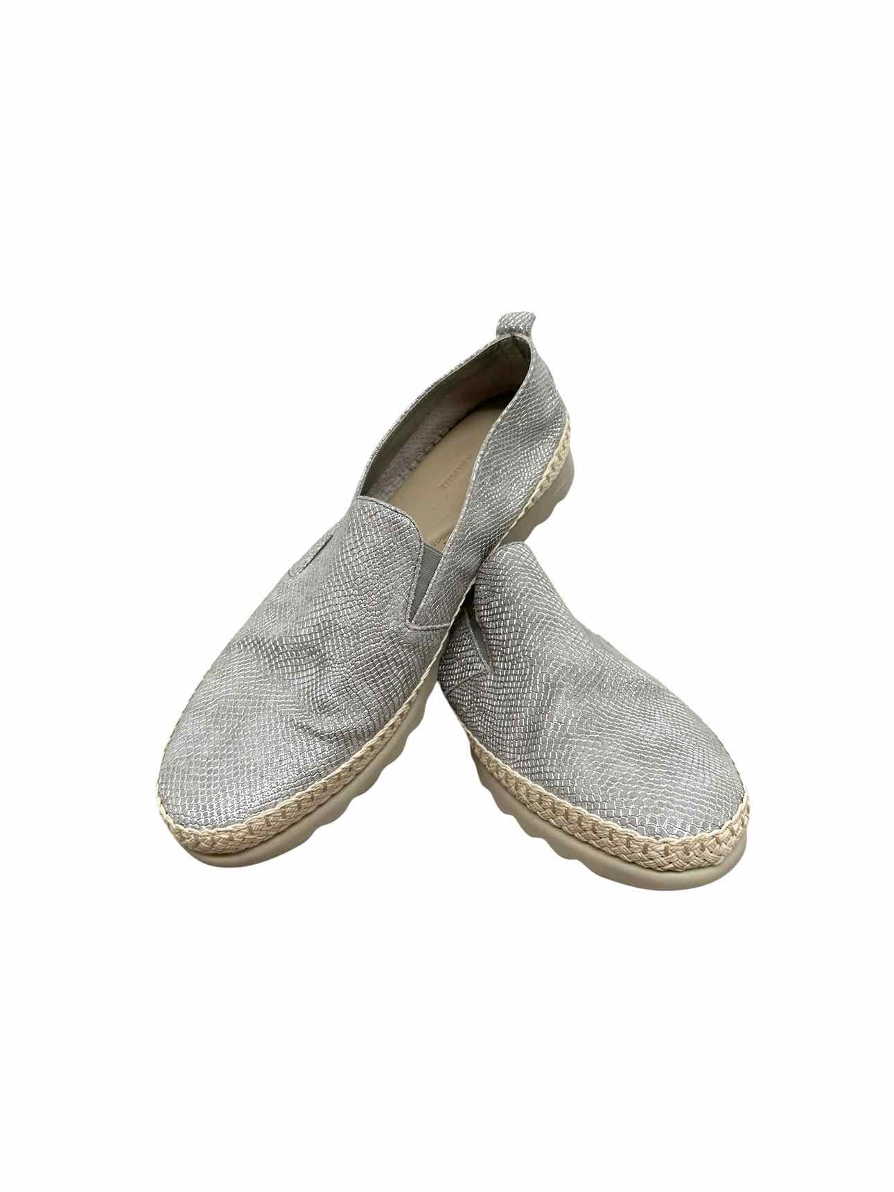 Vera Pelle Chappie Snakeskin Embossed Silver Slip Ons Shoe Size 9 **NEW**