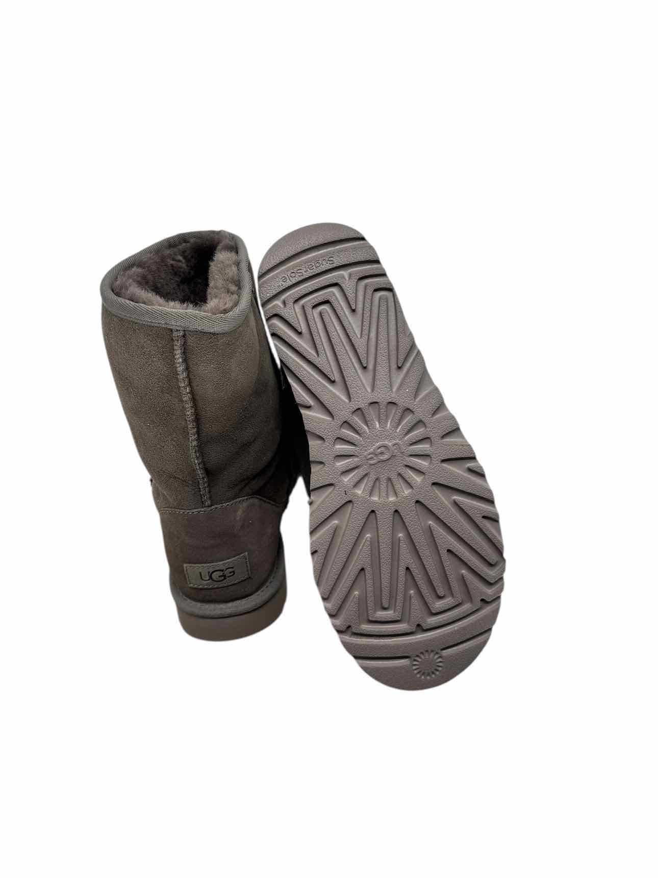 Ugg Classic Short II Brown Boots Shoe Size 9 **NEW**