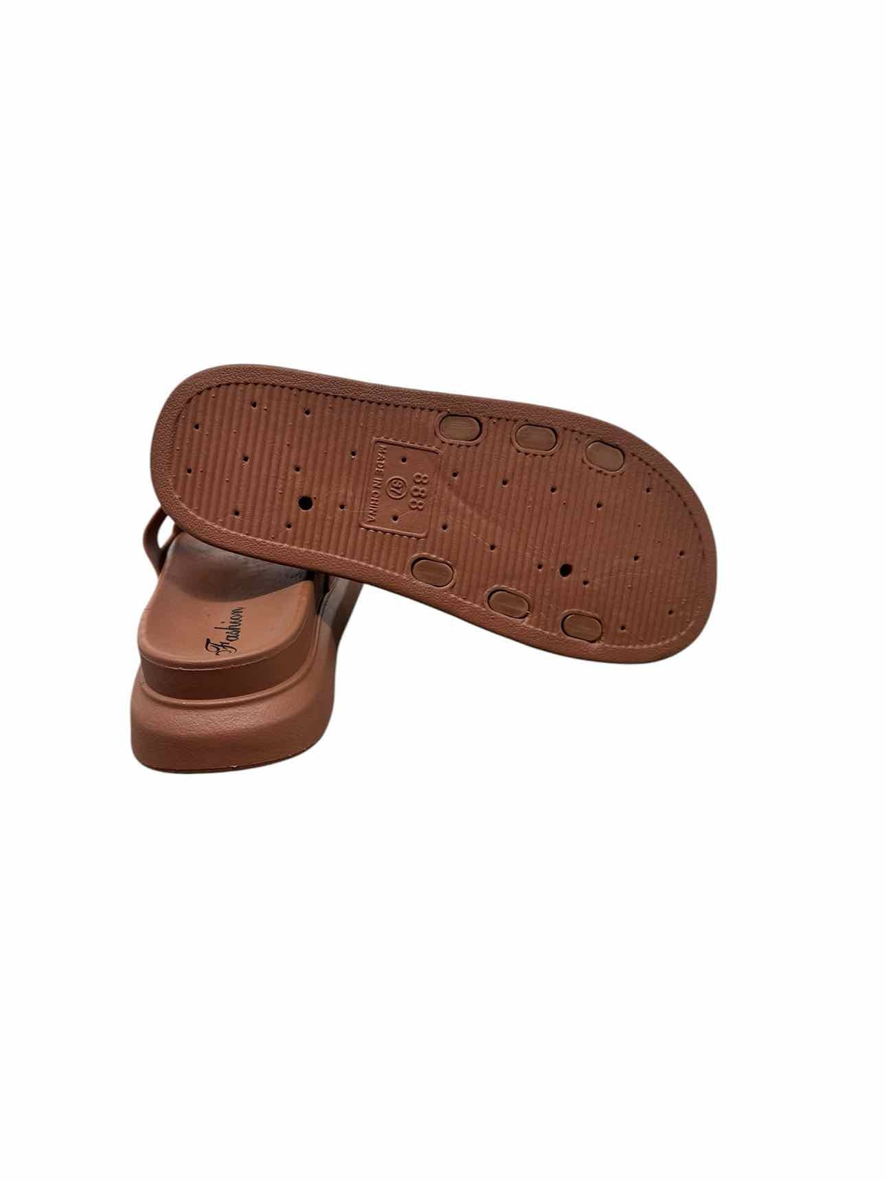Tan Sandals Shoe Size 6.5
