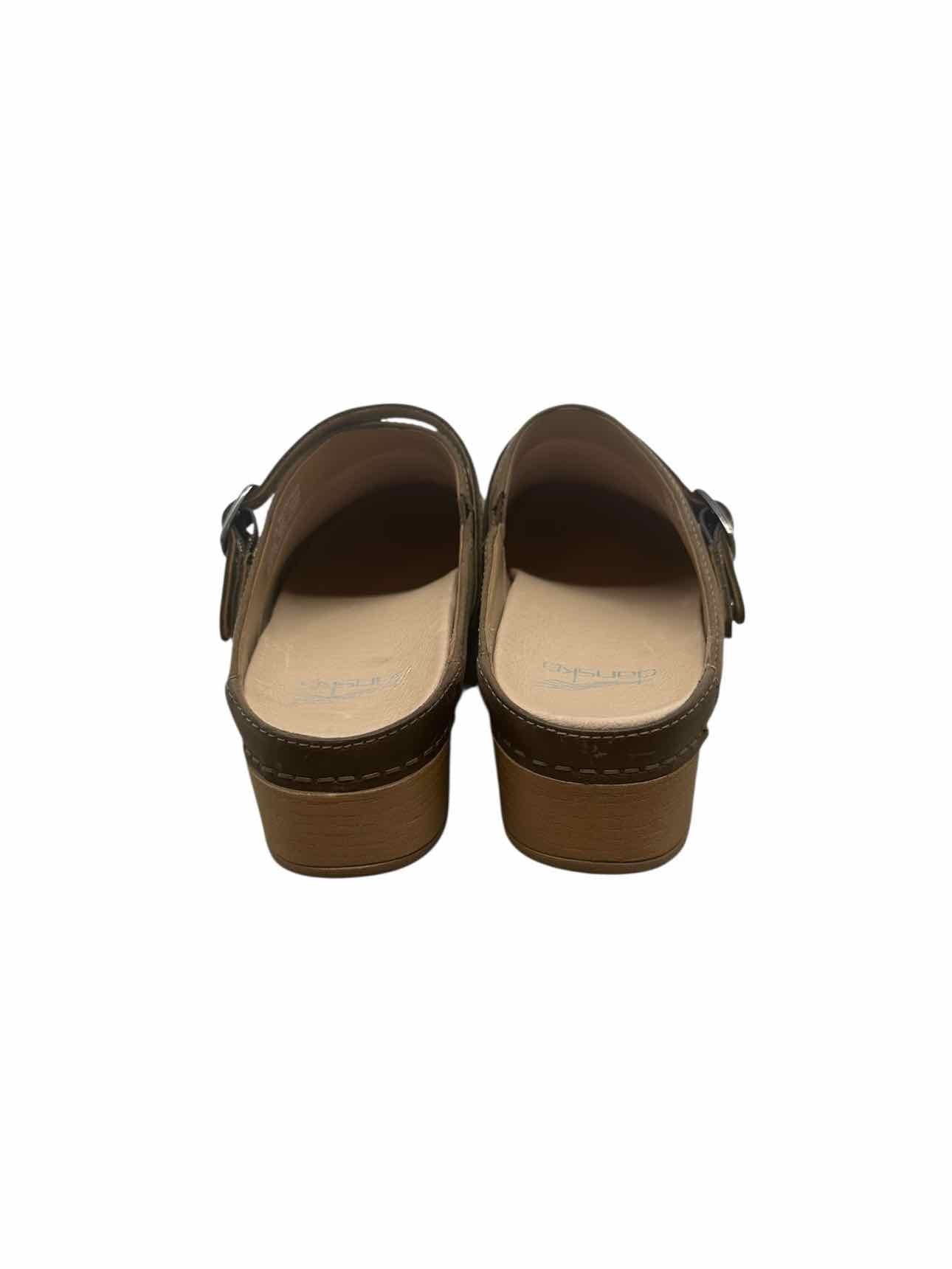 Dansko Berry Clog Brown Shoe Size 8 **NEW**