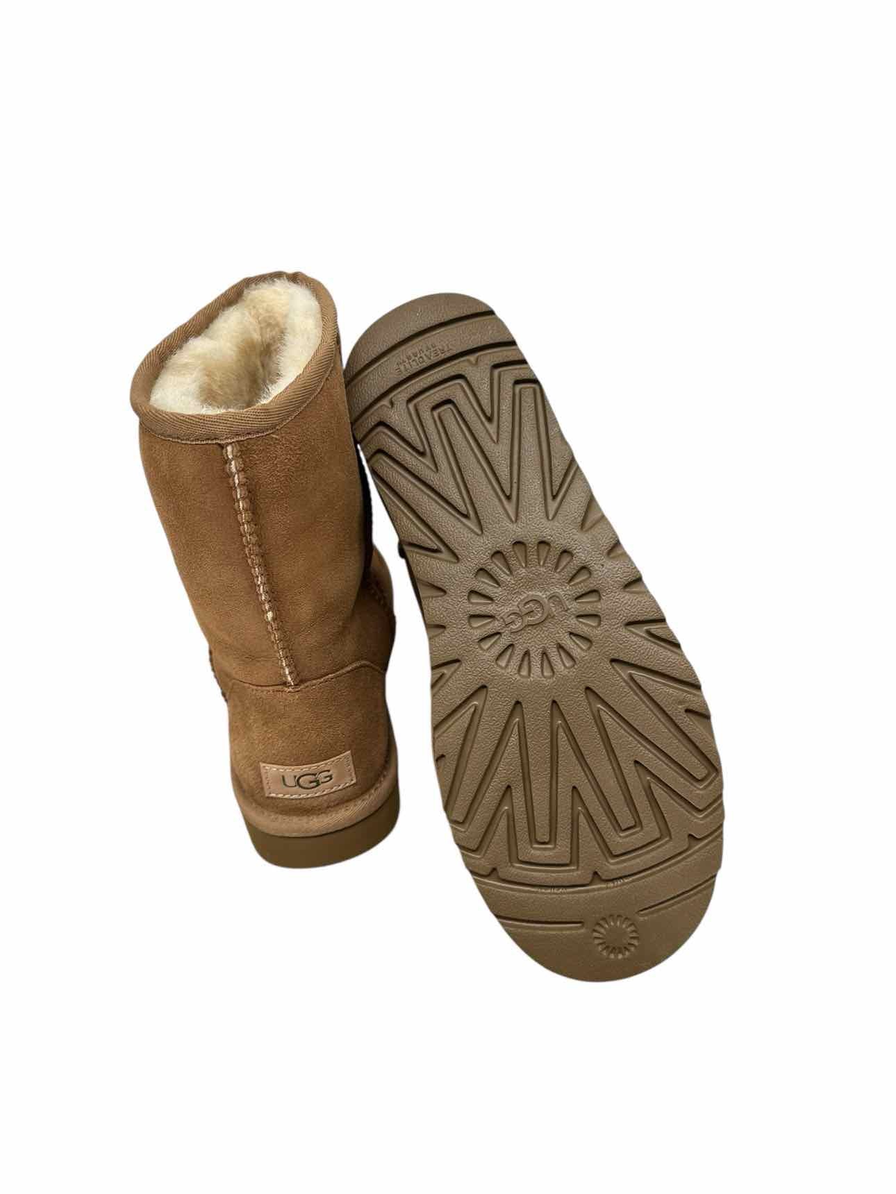 Ugg Classic Short II Tan Boots Shoe Size 9 **NEW**
