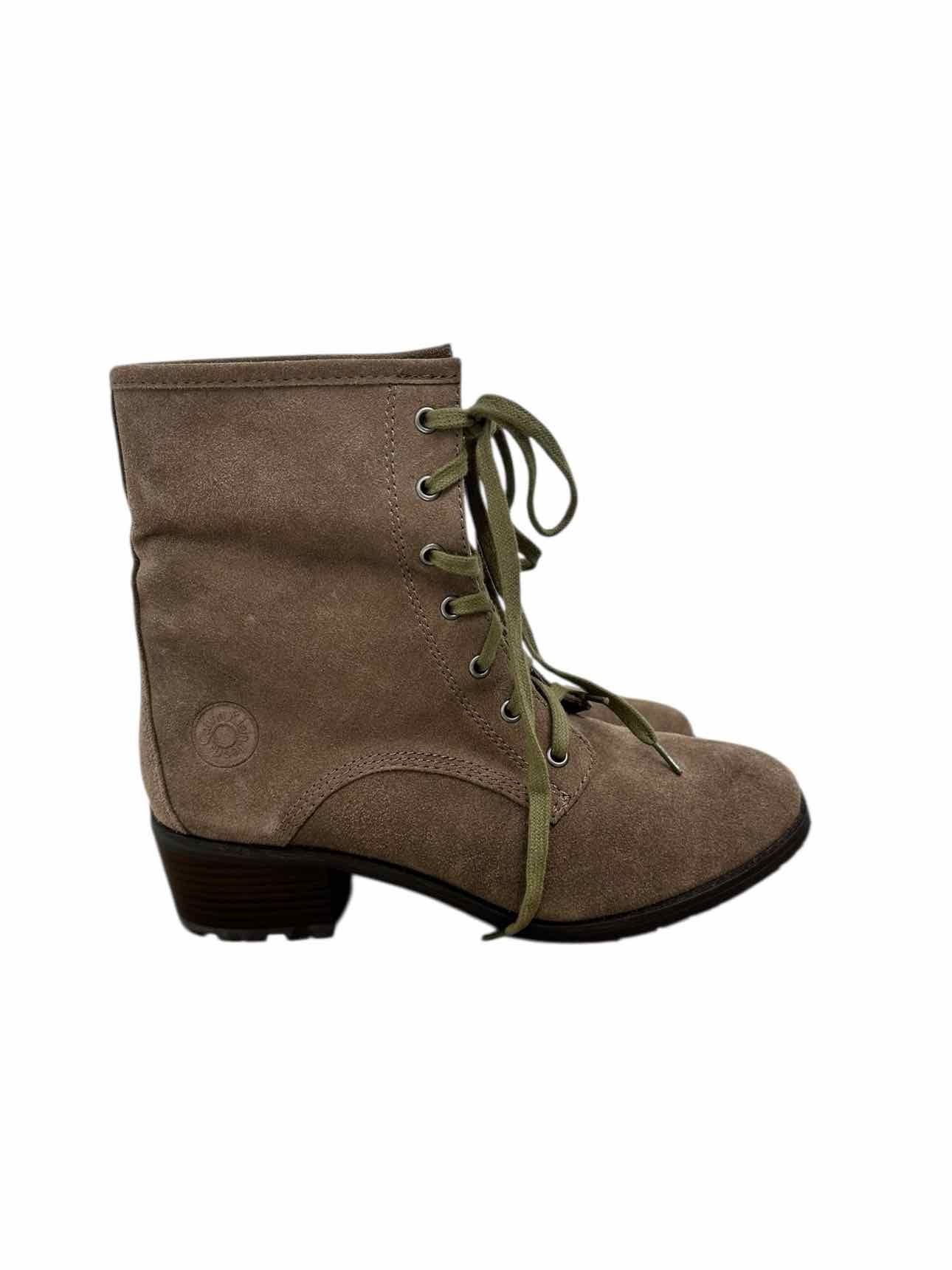 Calvin Klein Chelsea Lace Up Taupe Bootie Shoe Size 8 **NEW**