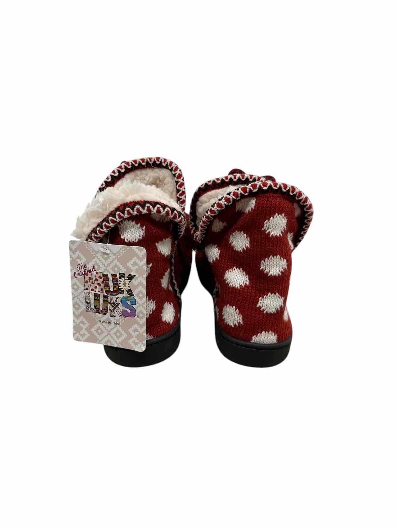 Muk Luks Red Shoe Size 5-6 Slippers **NEW**