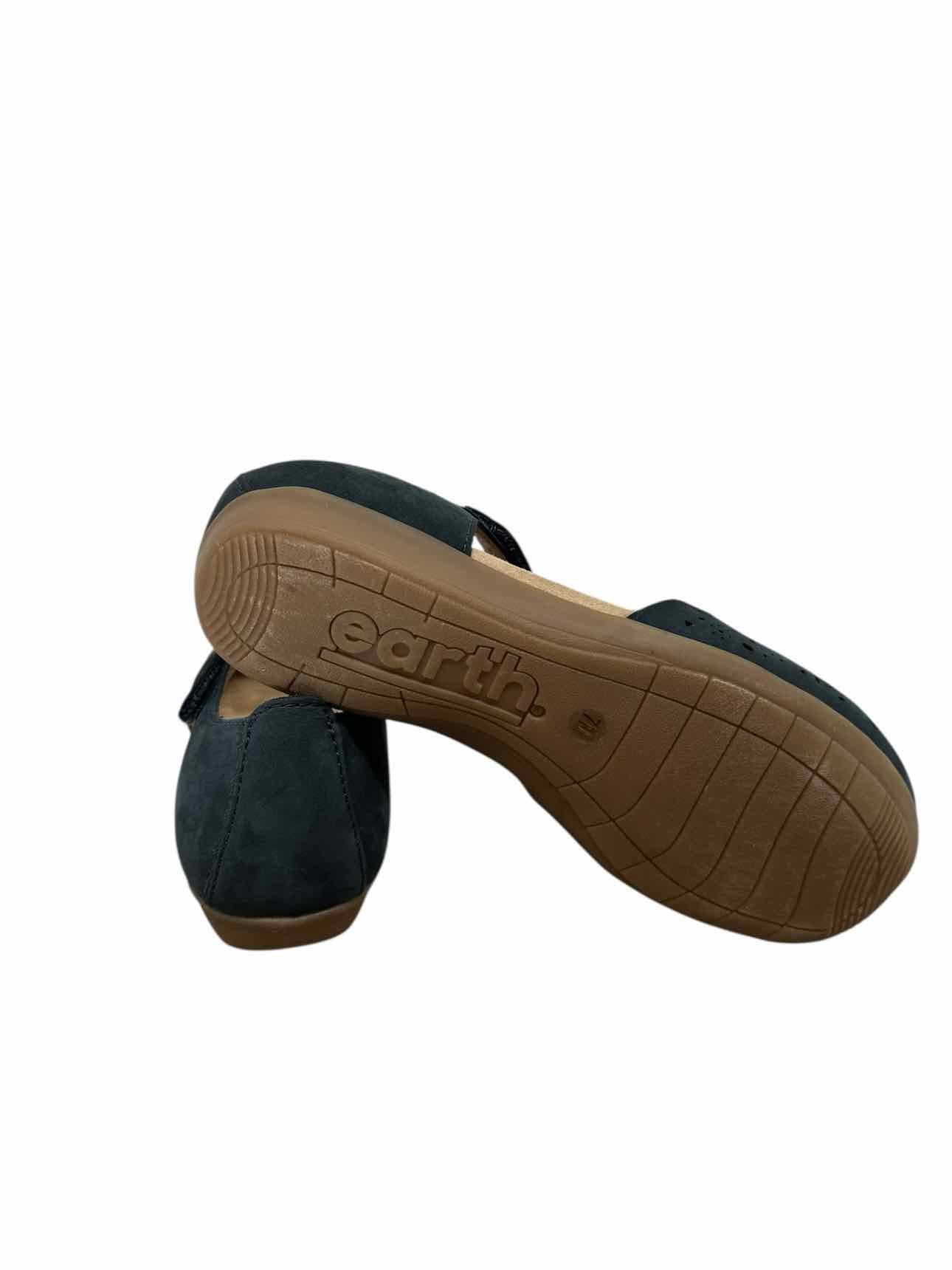 Earth Brynn Perforated Mary Janes Navy Shoe Size 7