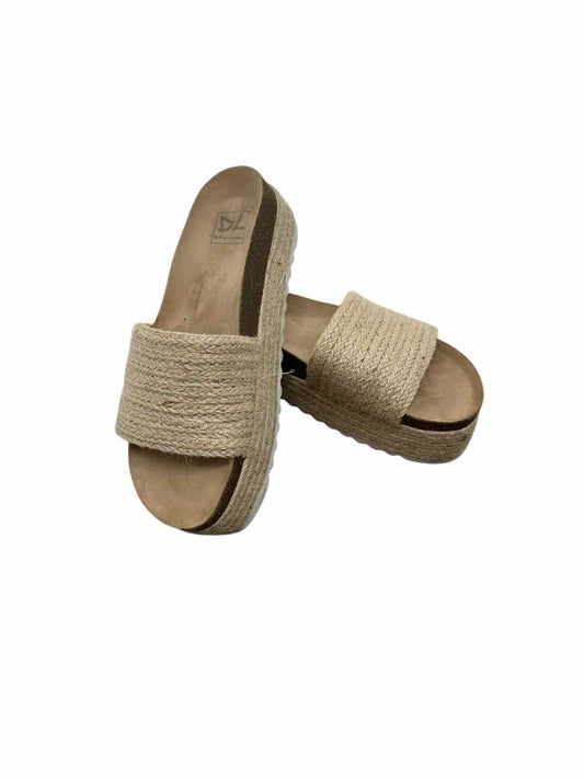 Dirty Laundry Palm Desert Platform Slides Beige Shoe Size 9