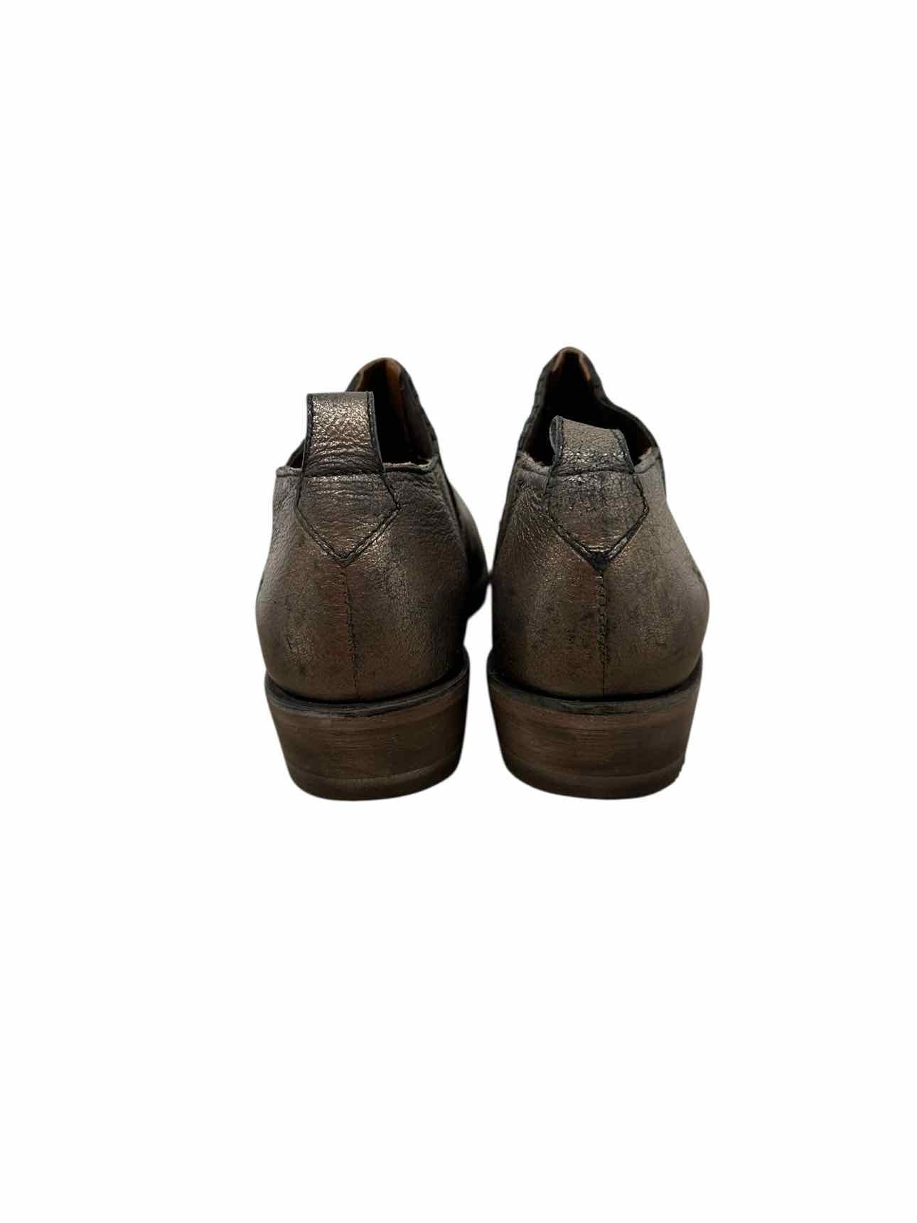 Frye Billy Shootie  in Golden Silver **NEW**