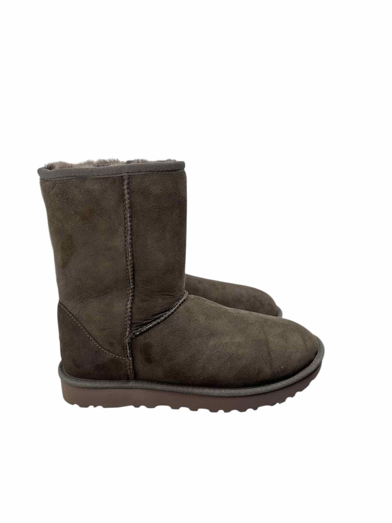 Ugg Classic Short II Brown Boots Shoe Size 9  **NEW**