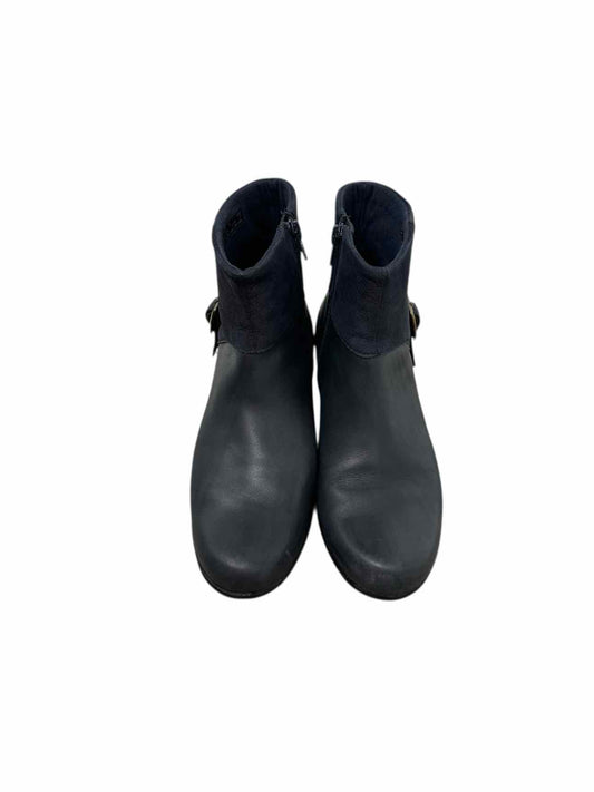 Clarks Navy Shoe Size 7 Bootie