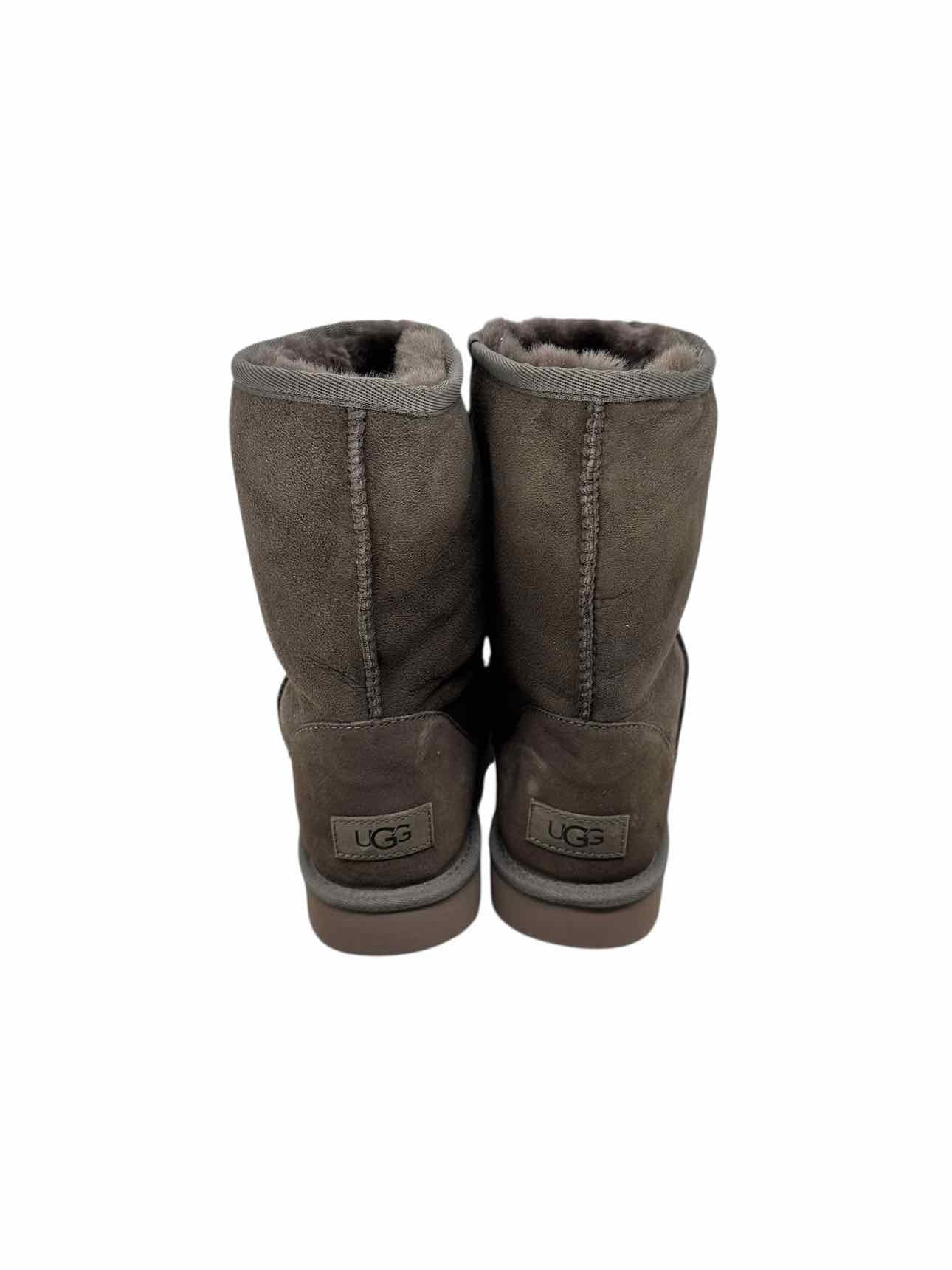 Ugg Classic Short II Brown Boots Shoe Size 9  **NEW**