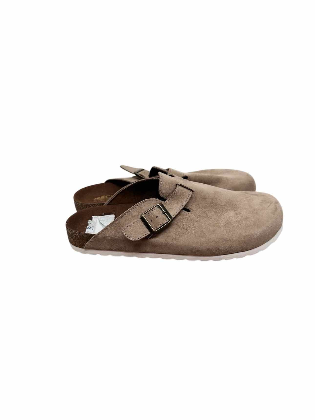 Cliffs Beige Clogs Shoe Size 9 **NEW**