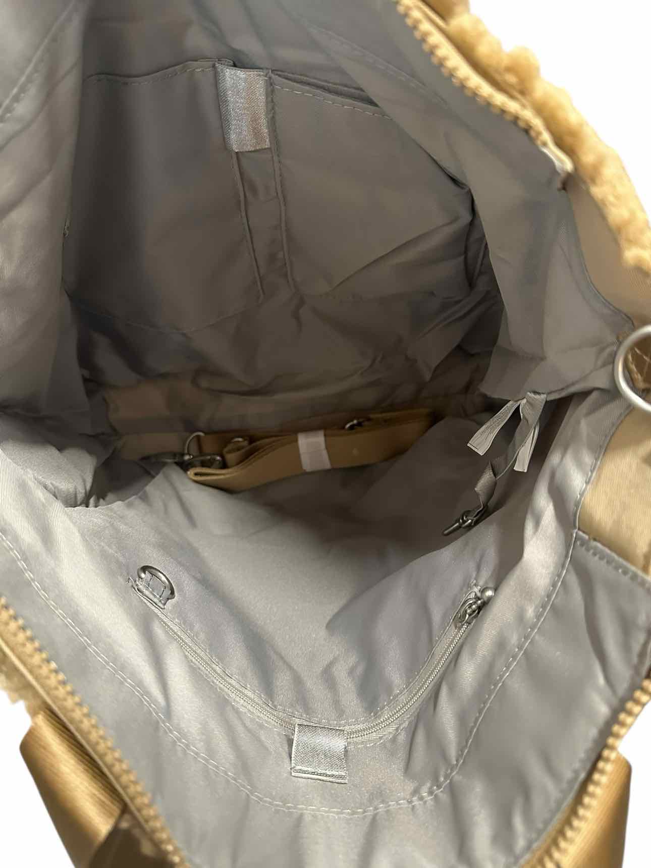 Baggallini Carryall North South Tote Beige Sherpa  **NEW**