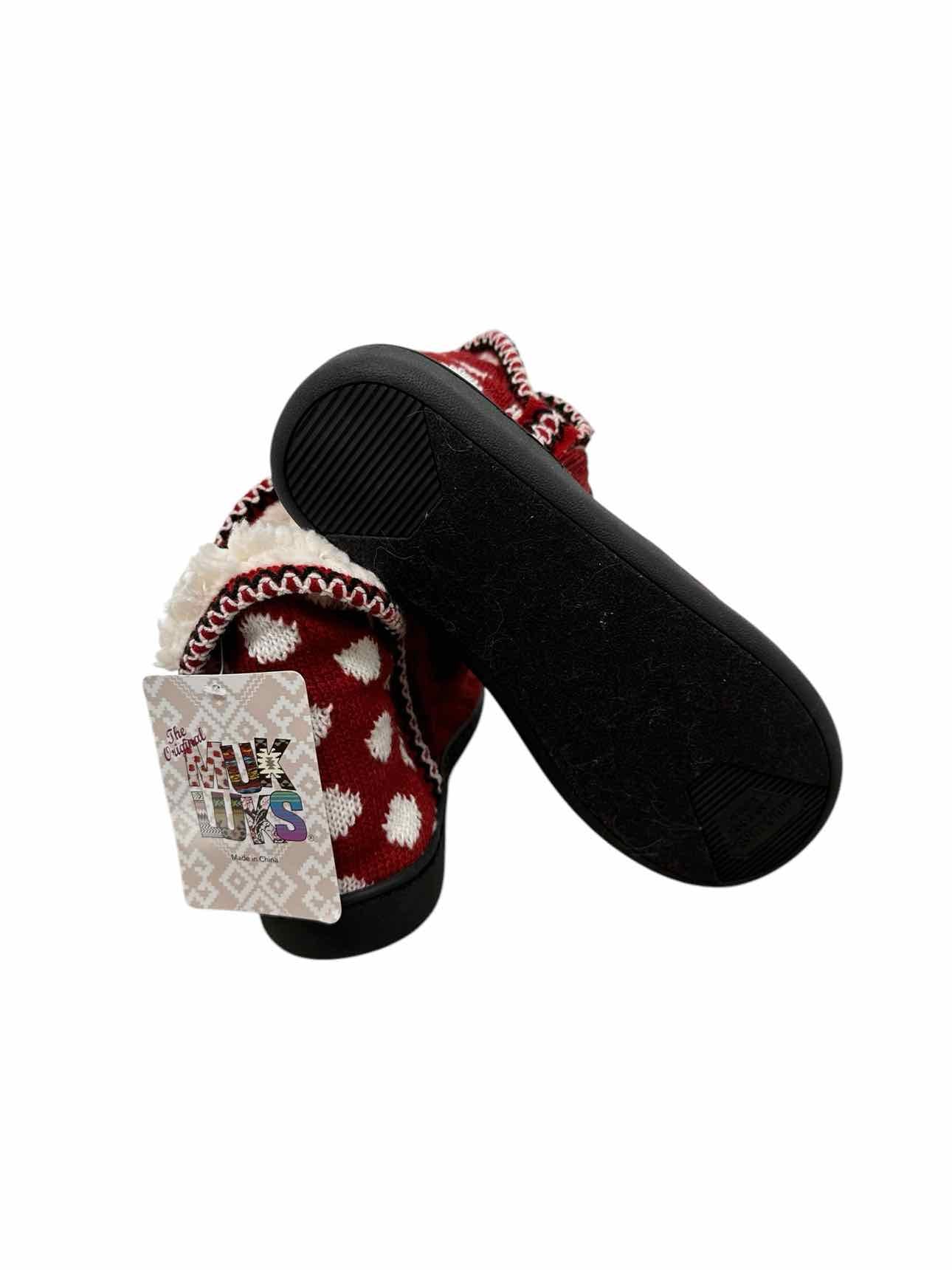 Muk Luks Red Shoe Size 5-6 Slippers **NEW**