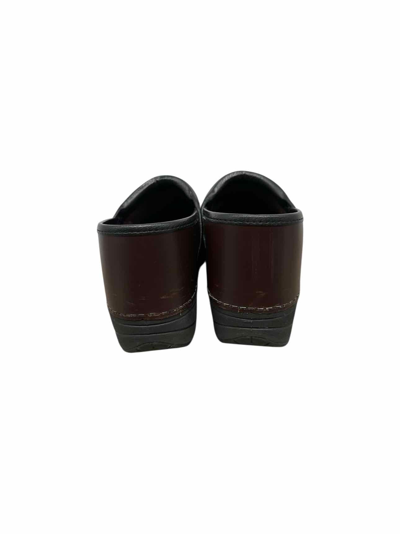 Dansko XP 2.0 Brown Clogs Shoe Size 7.5