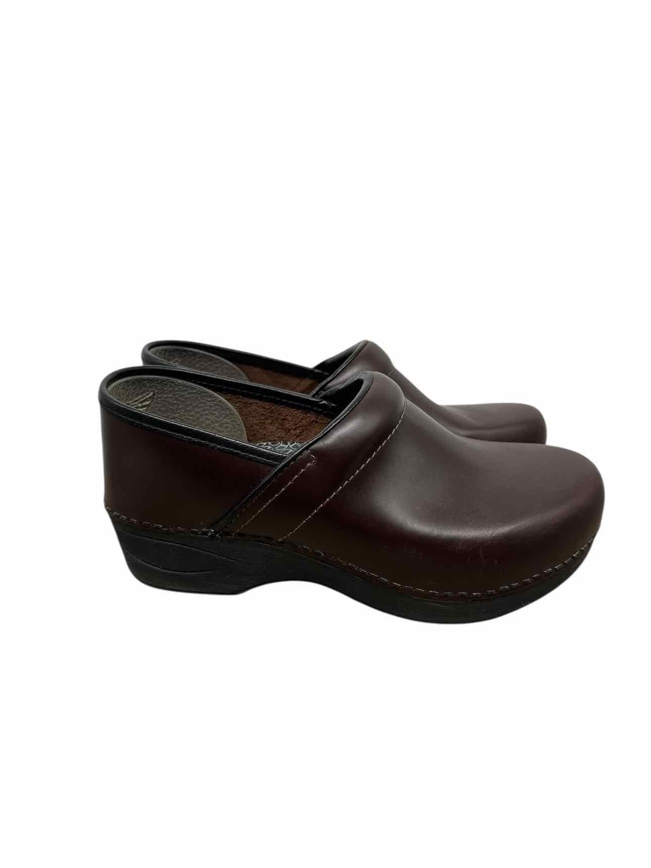 Dansko XP 2.0 Brown Clogs Shoe Size 7.5