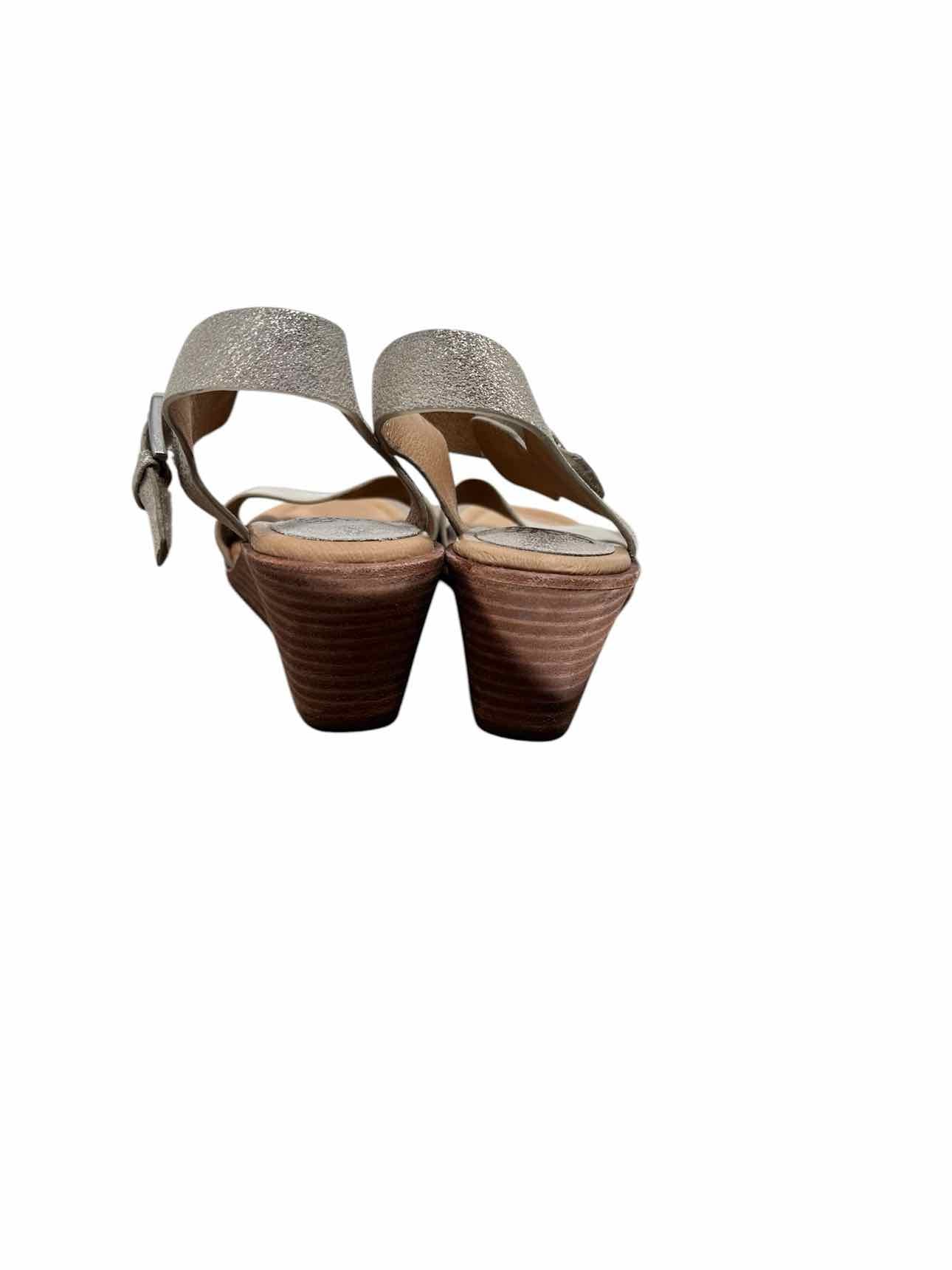 Sofft Khell Wedge Gold Sandals Shoe Size 6.5