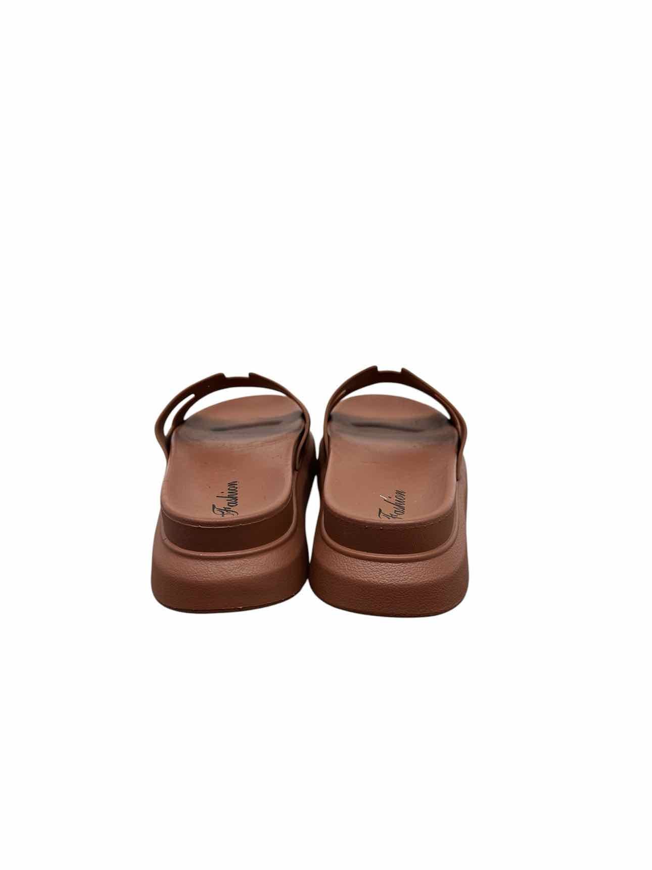 Tan Sandals Shoe Size 6.5