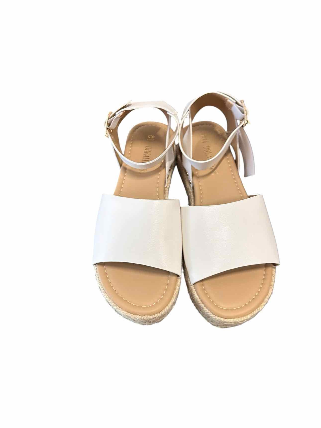 Dream Pairs White Shoe Size 8 Sandals **NEW**