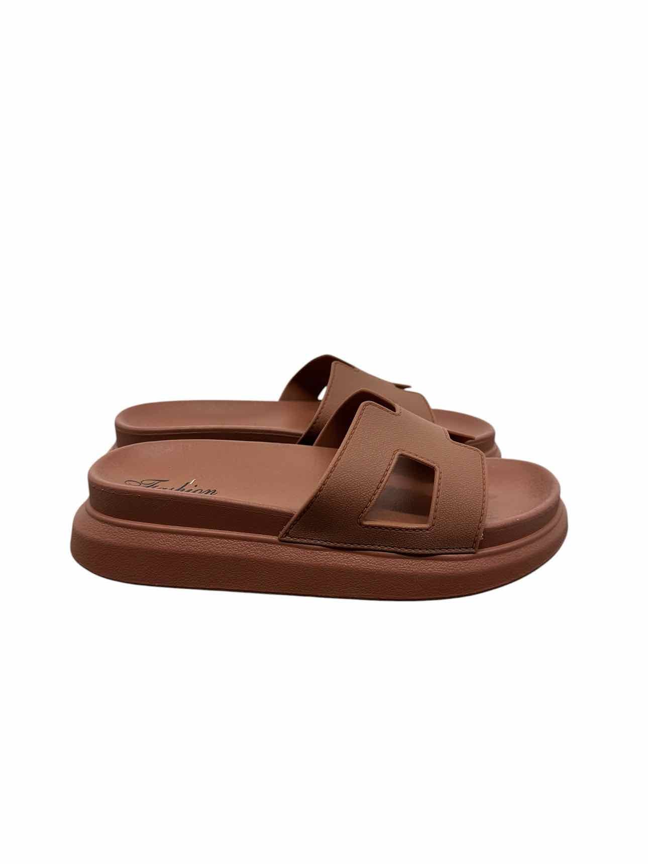 Tan Sandals Shoe Size 6.5