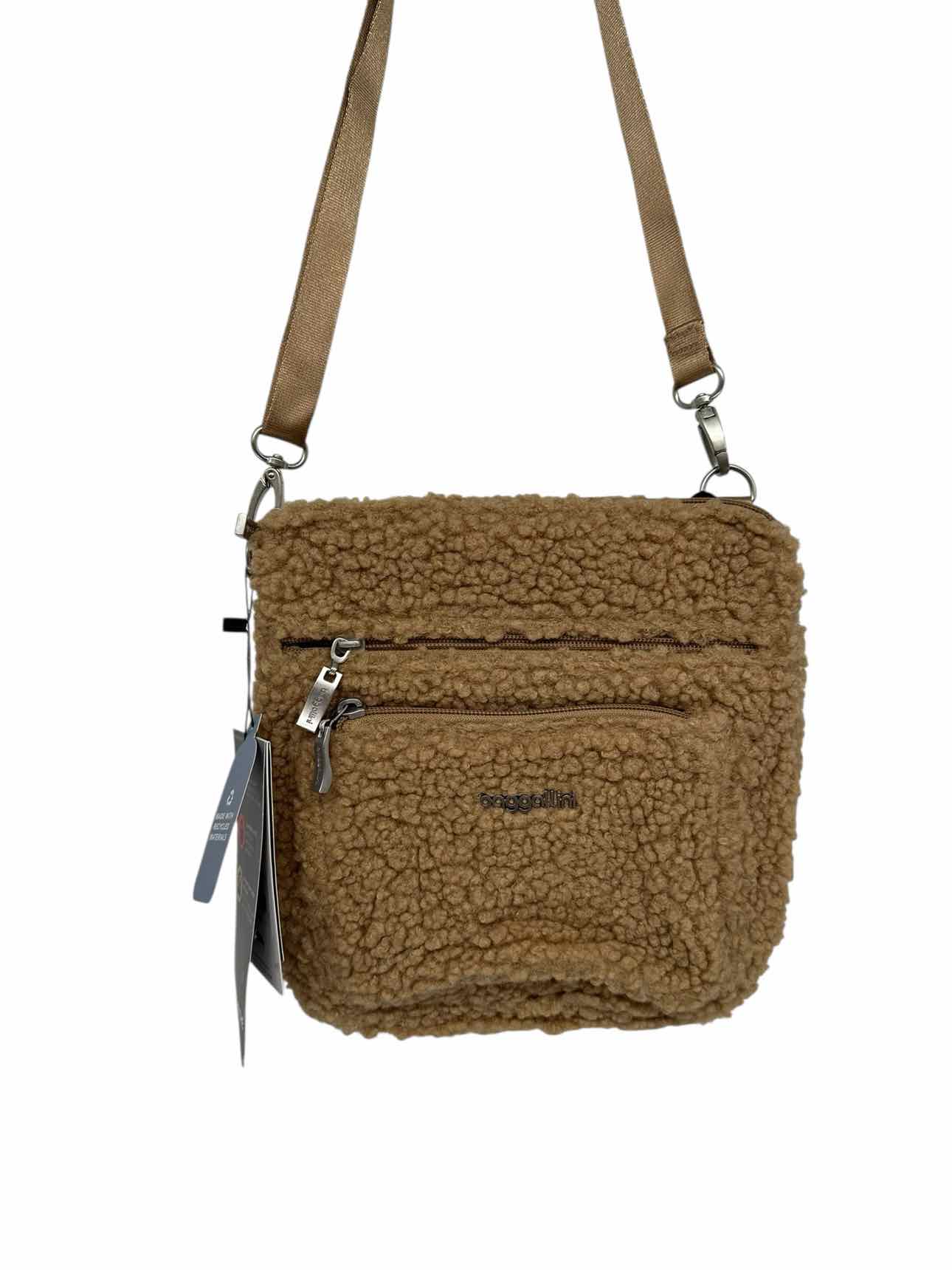 Baggallini Modern Pocket Crossbody Beige Sherpa  **NEW**