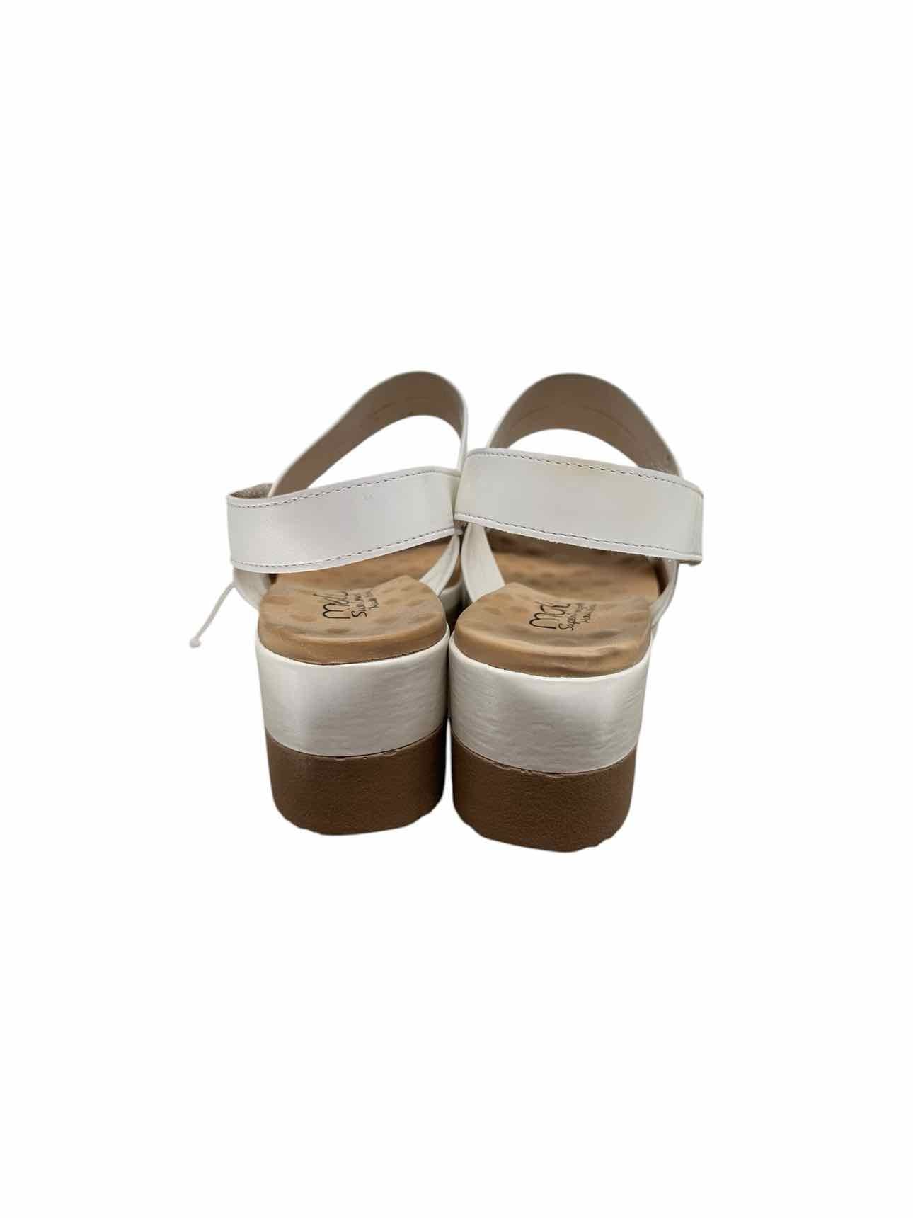 Malu Gold Shoe Wedge Sandals Size 7
