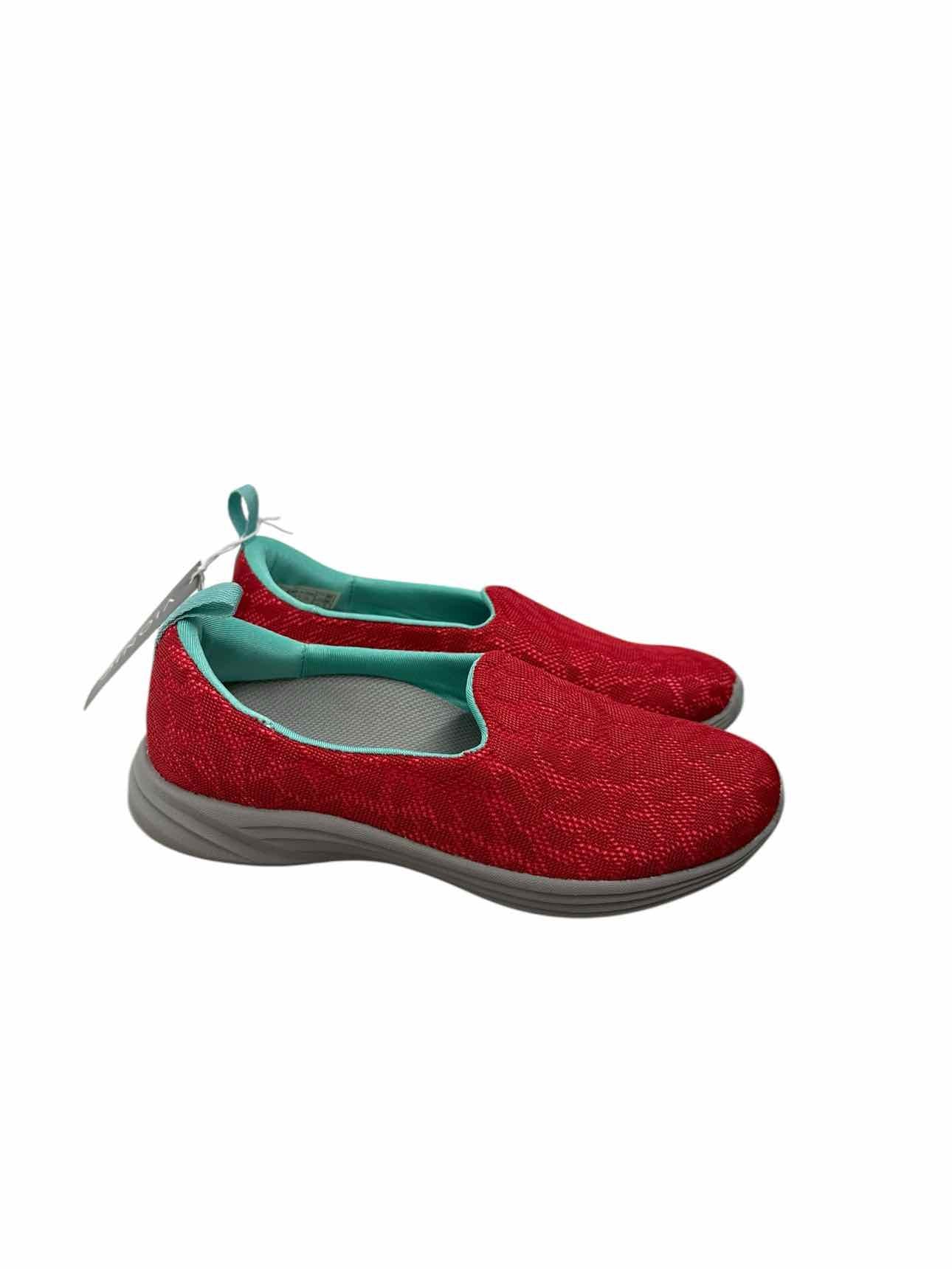 Vionic Fuschia Slip Ons SHOE SIZE 5 **NEW**