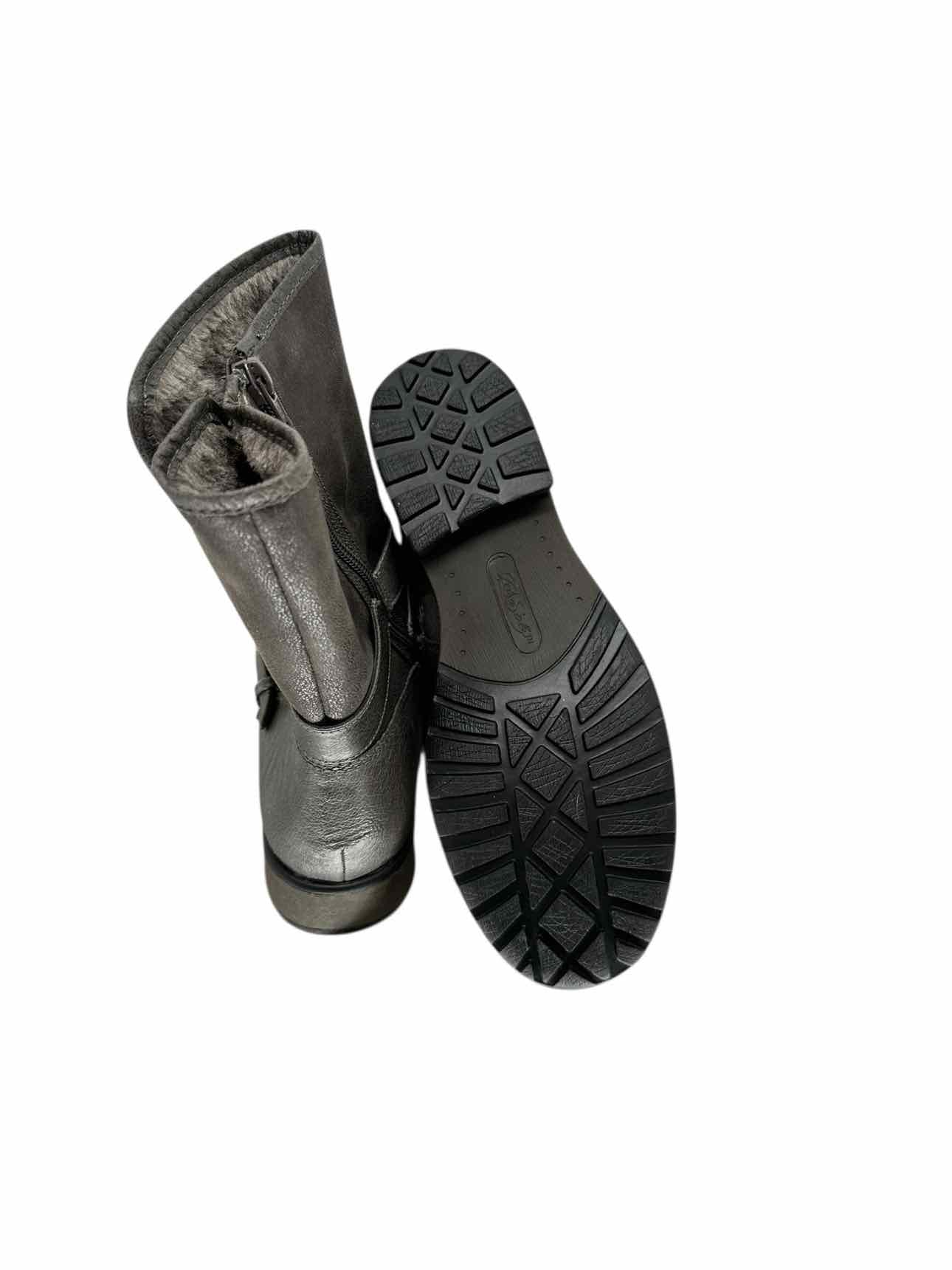 Pure Sole Sammy Gray Boots Shoe Size 8 **NEW**