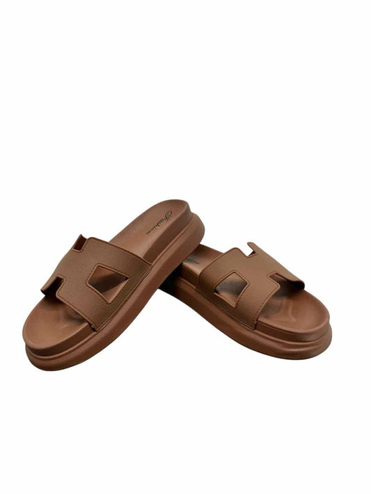 Tan Sandals Shoe Size 6.5