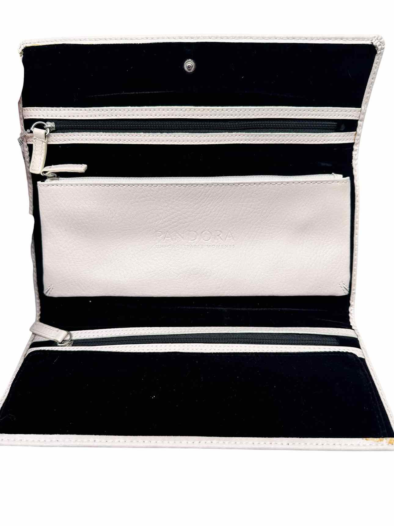 Pandora Unforgettable Moments Beige Leather Jewelry Roll