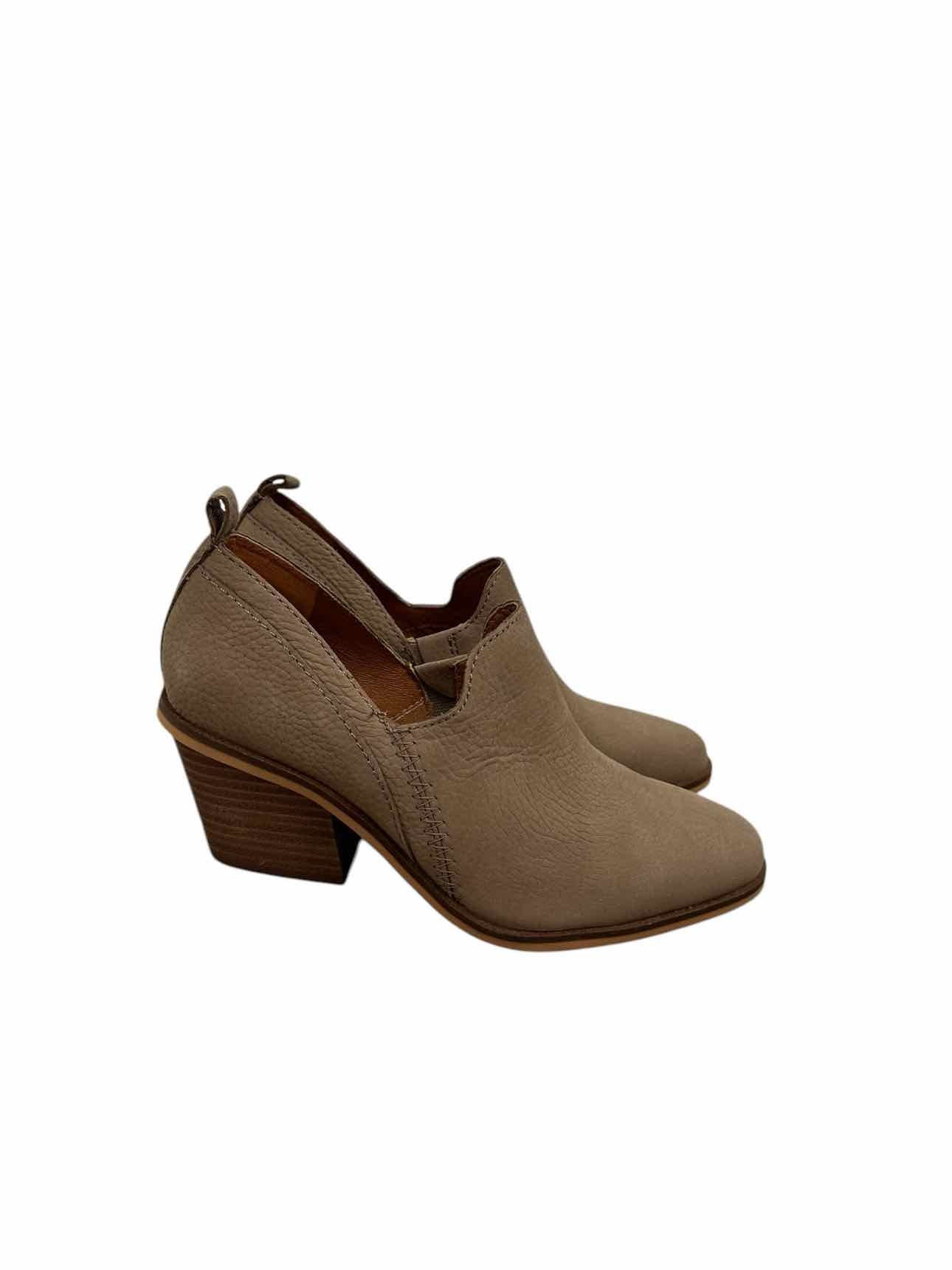 Lucky Brand Beige Vennia Bootie Shoe Size 6 **NEW**