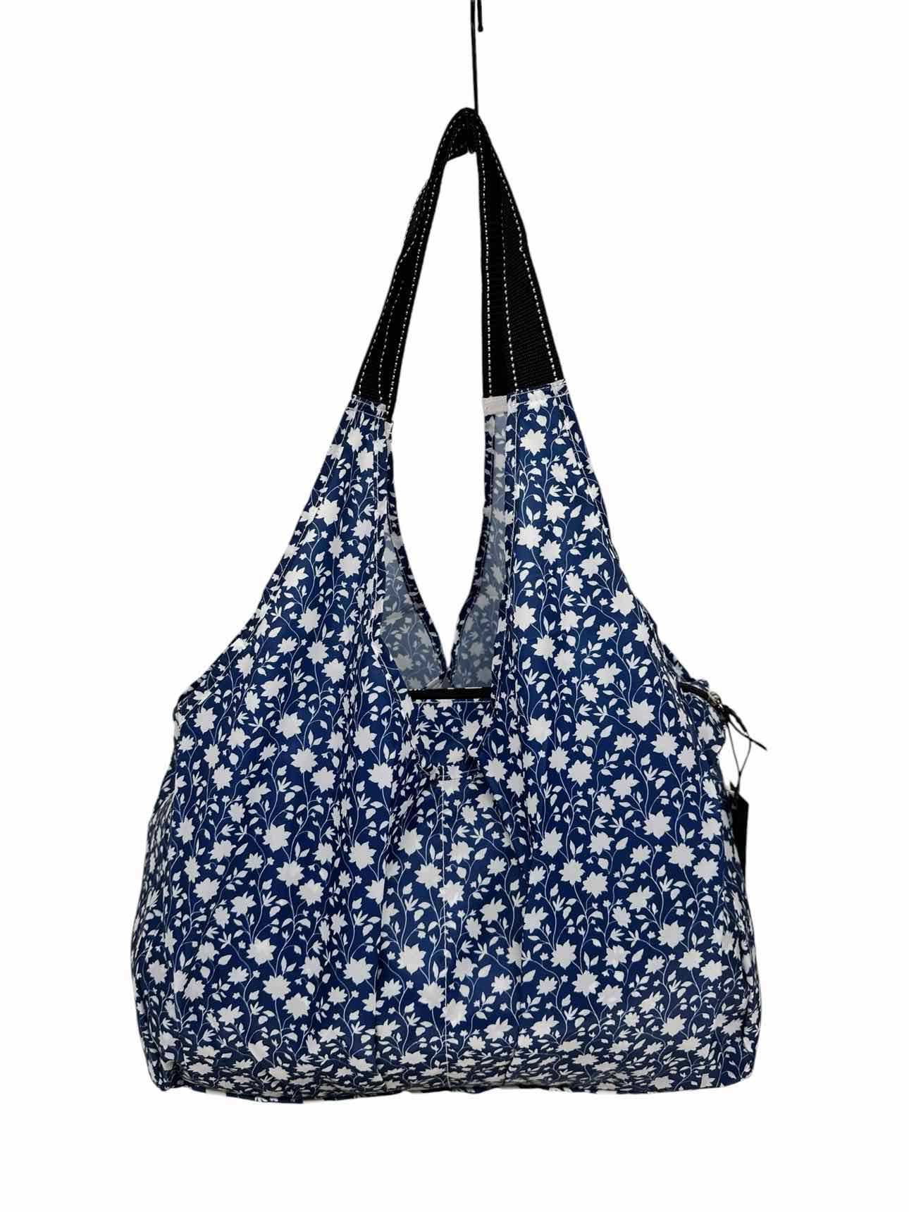 Scout Going Places Medium Tote w/ Pouch  **NEW**