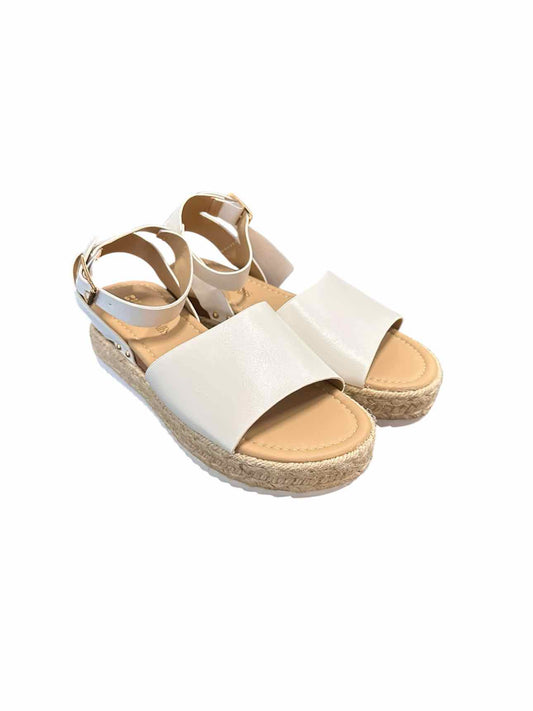 Dream Pairs White Shoe Size 8 Sandals **NEW**