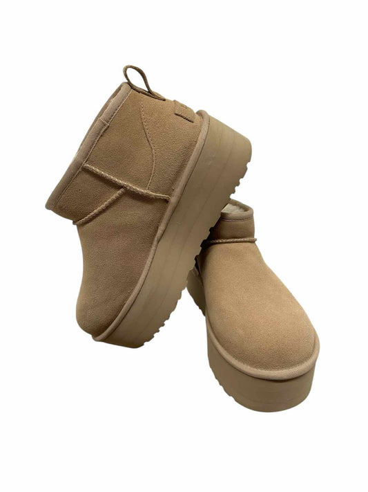 Ugg Beige Ultra Mini Platform Shoe Size 9 **NEW**