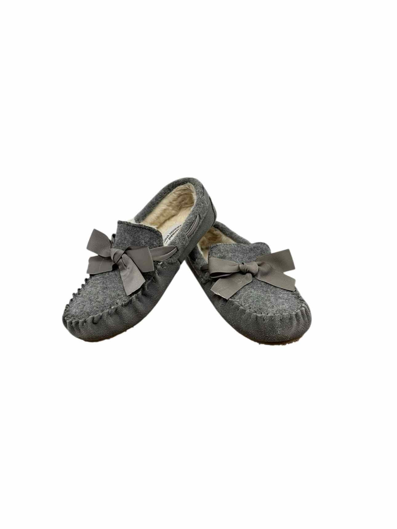The Vermont Country Store Gray Slippers Shoe Size 6