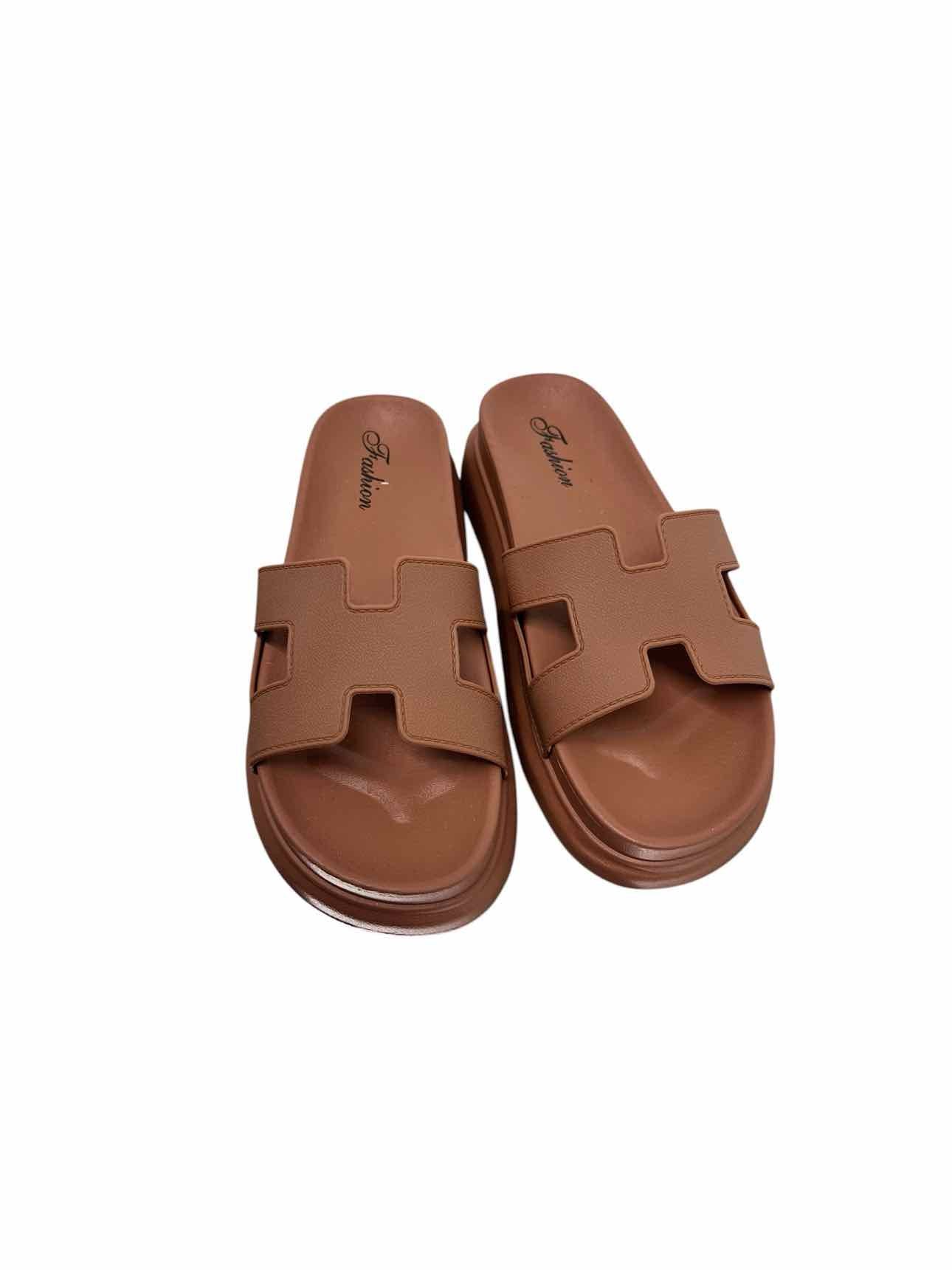 Tan Sandals Shoe Size 6.5