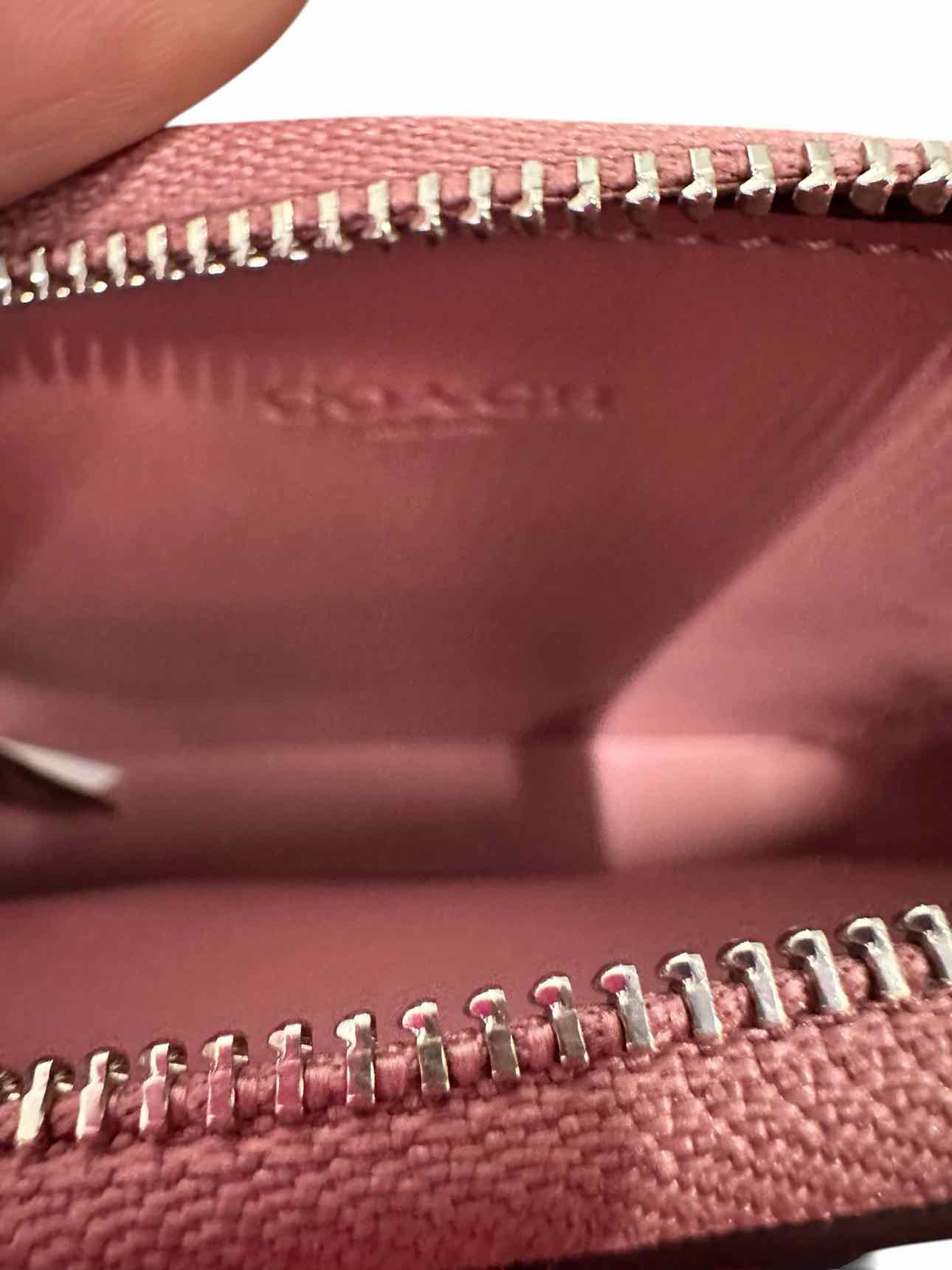 Coach Zip Signature Wallet  **NEW**
