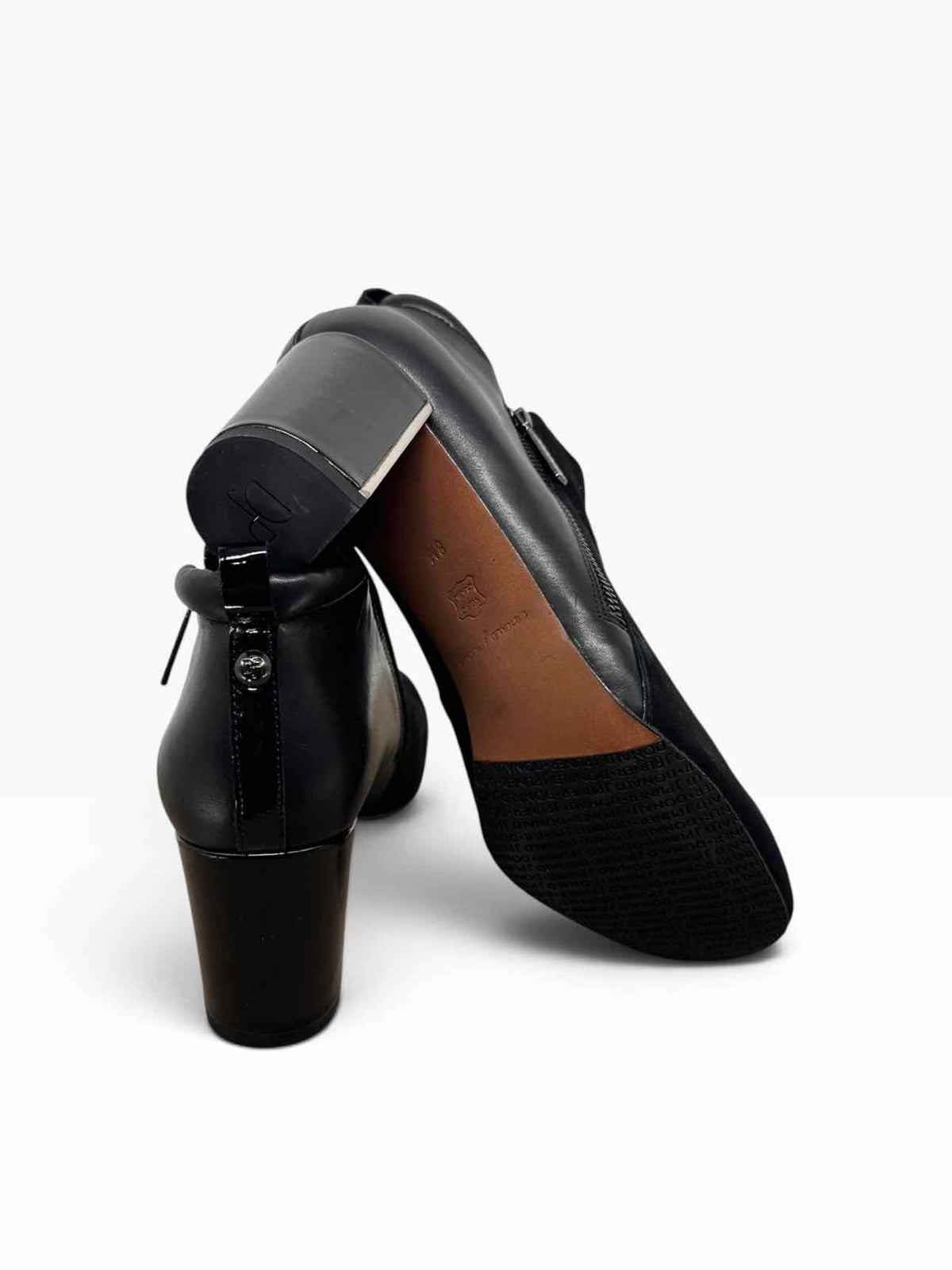 Donald Pliner Coralie Black Bootie Shoe Size 8 **NEW**