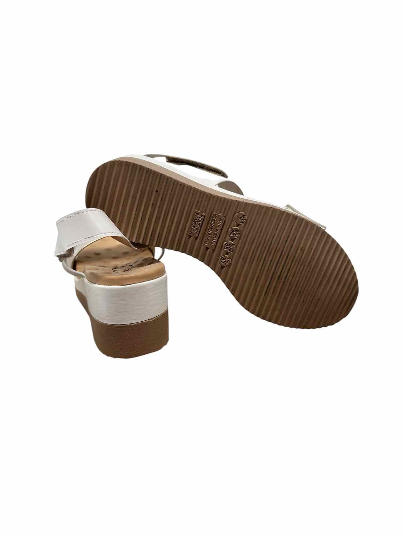 Malu Gold Shoe Wedge Sandals Size 7